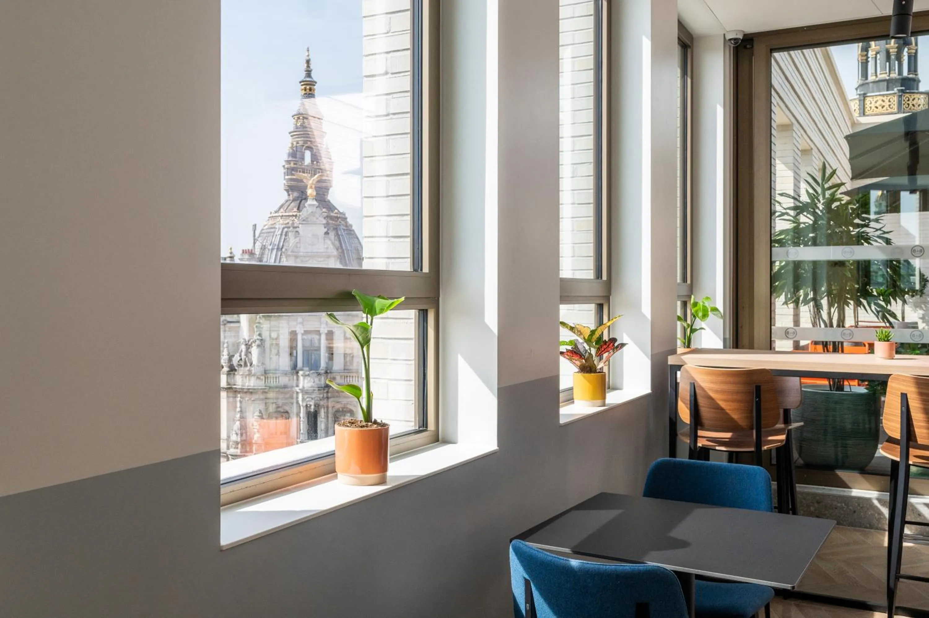 Lounge or bar in B&B HOTEL Antwerpen Centrum