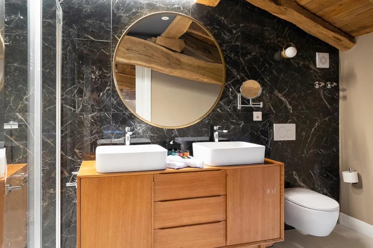 Toilet in Hotel Palacio De Luko