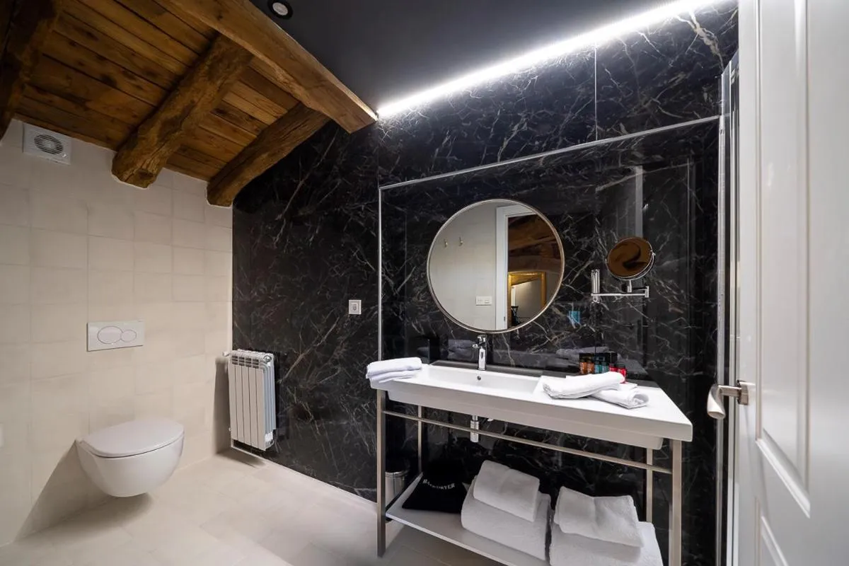 Bathroom in Hotel Palacio De Luko