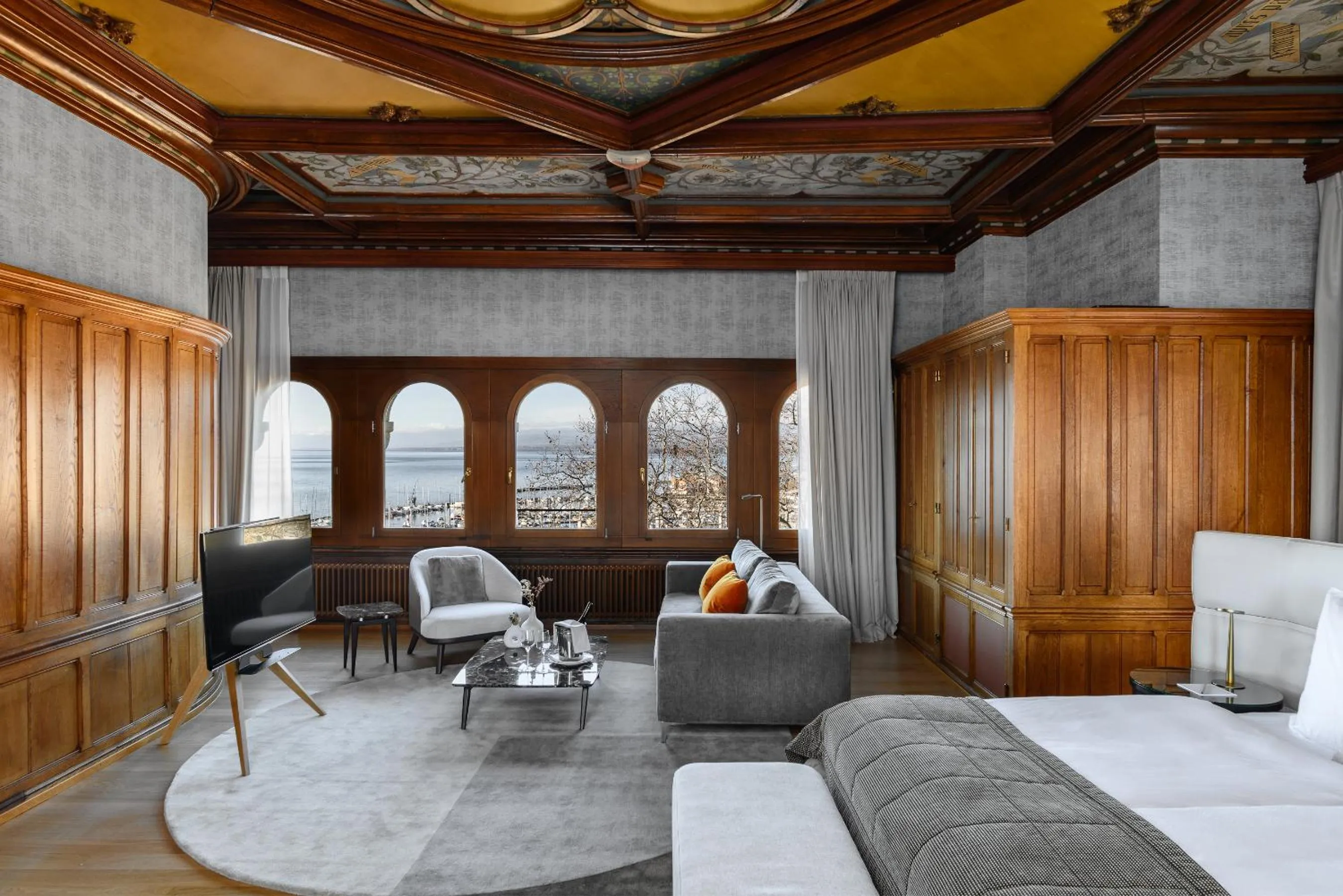 Bedroom, Bed in Château d'Ouchy