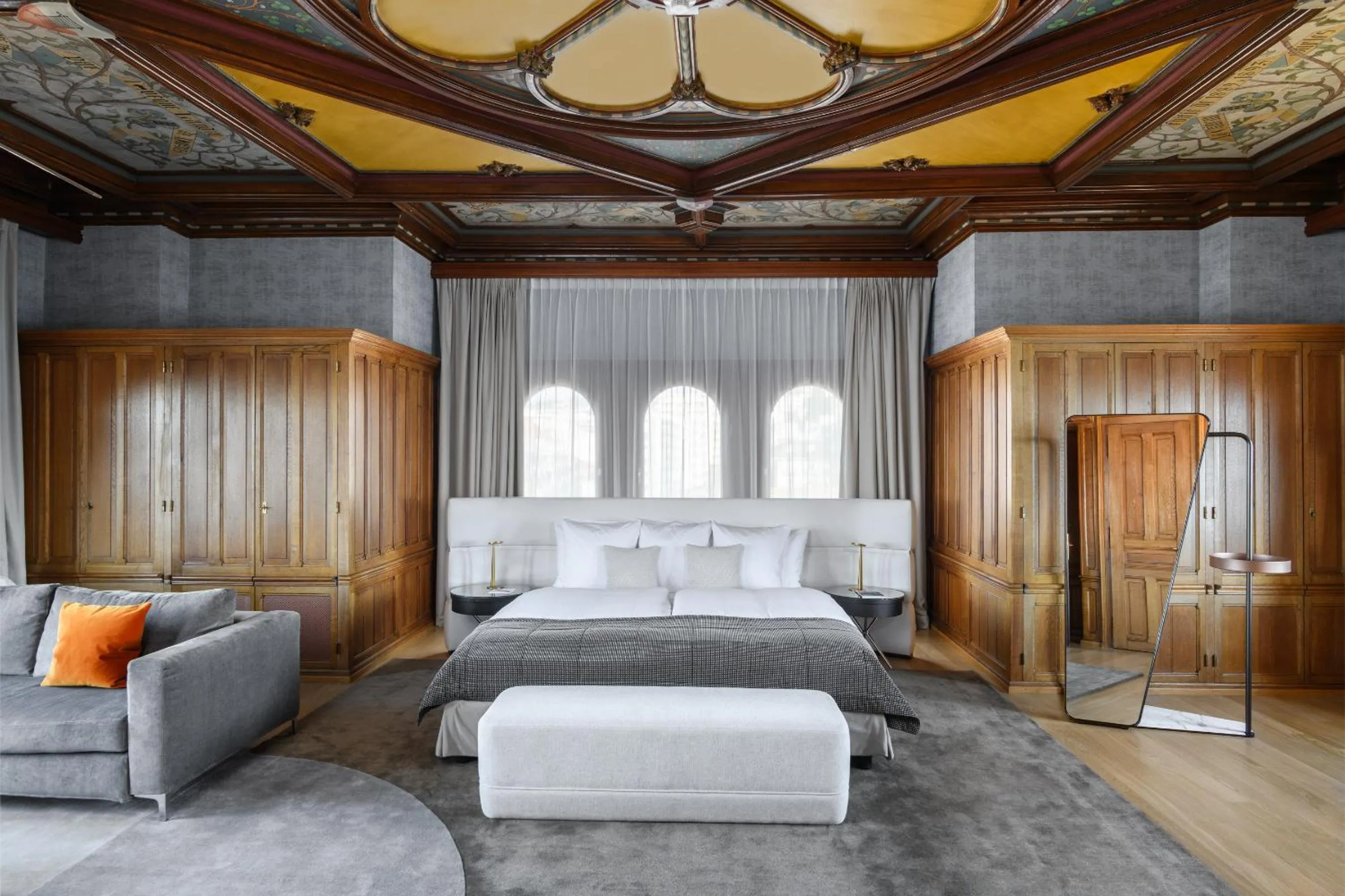 Bedroom, Bed in Château d'Ouchy