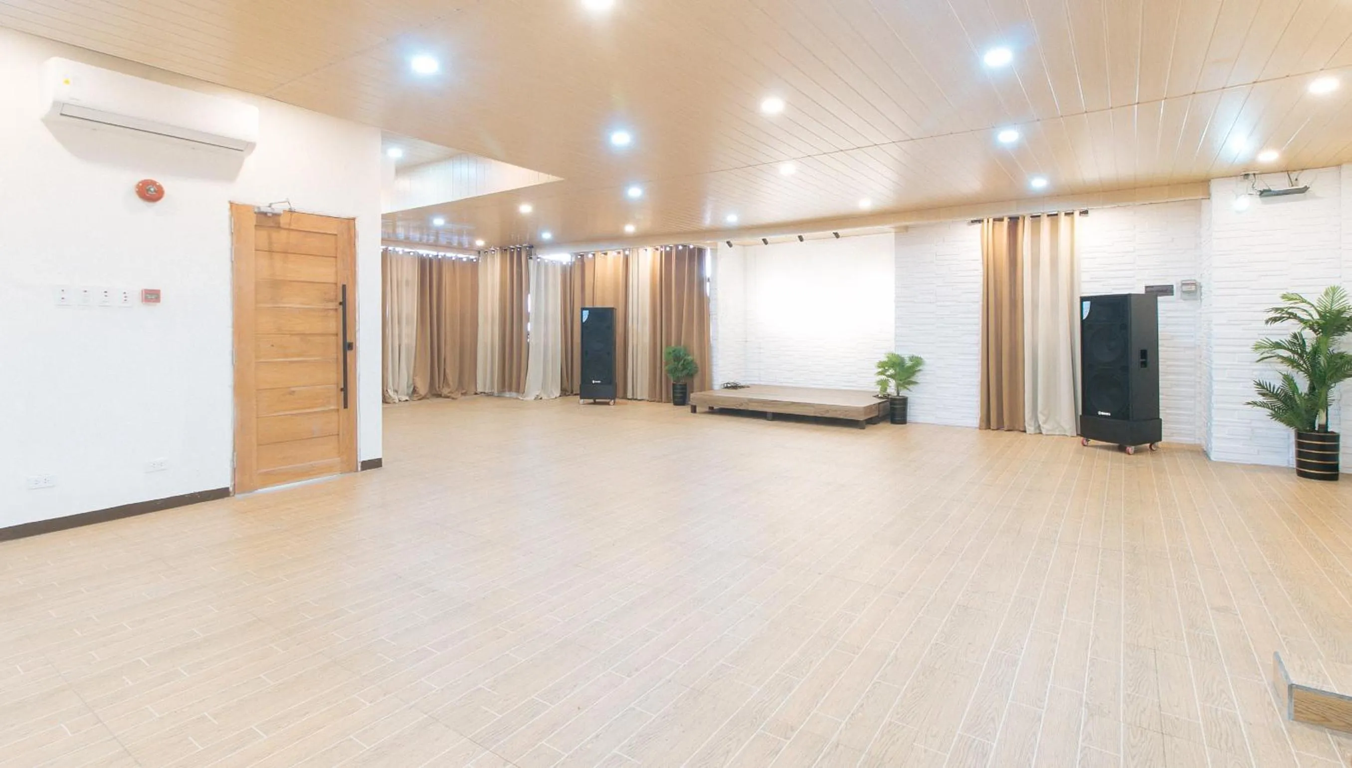 Meeting/conference room in RedDoorz at RJs Bldg near Lyceum Gen Trias Cavite