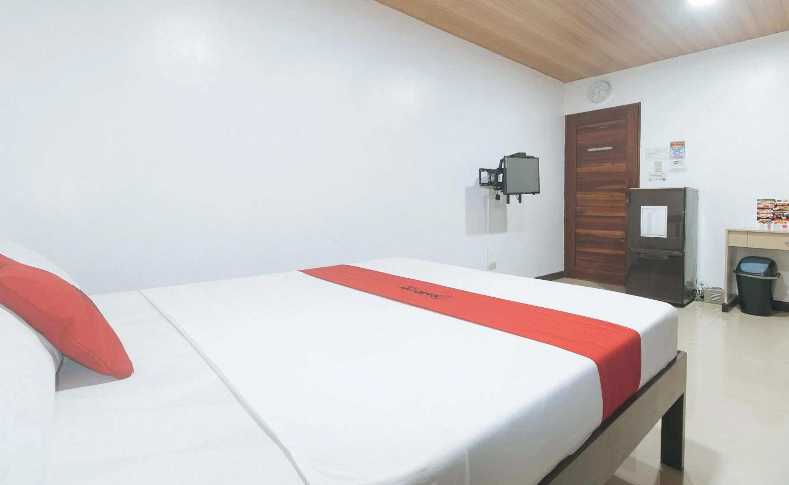 Bed in RedDoorz at RJs Bldg near Lyceum Gen Trias Cavite