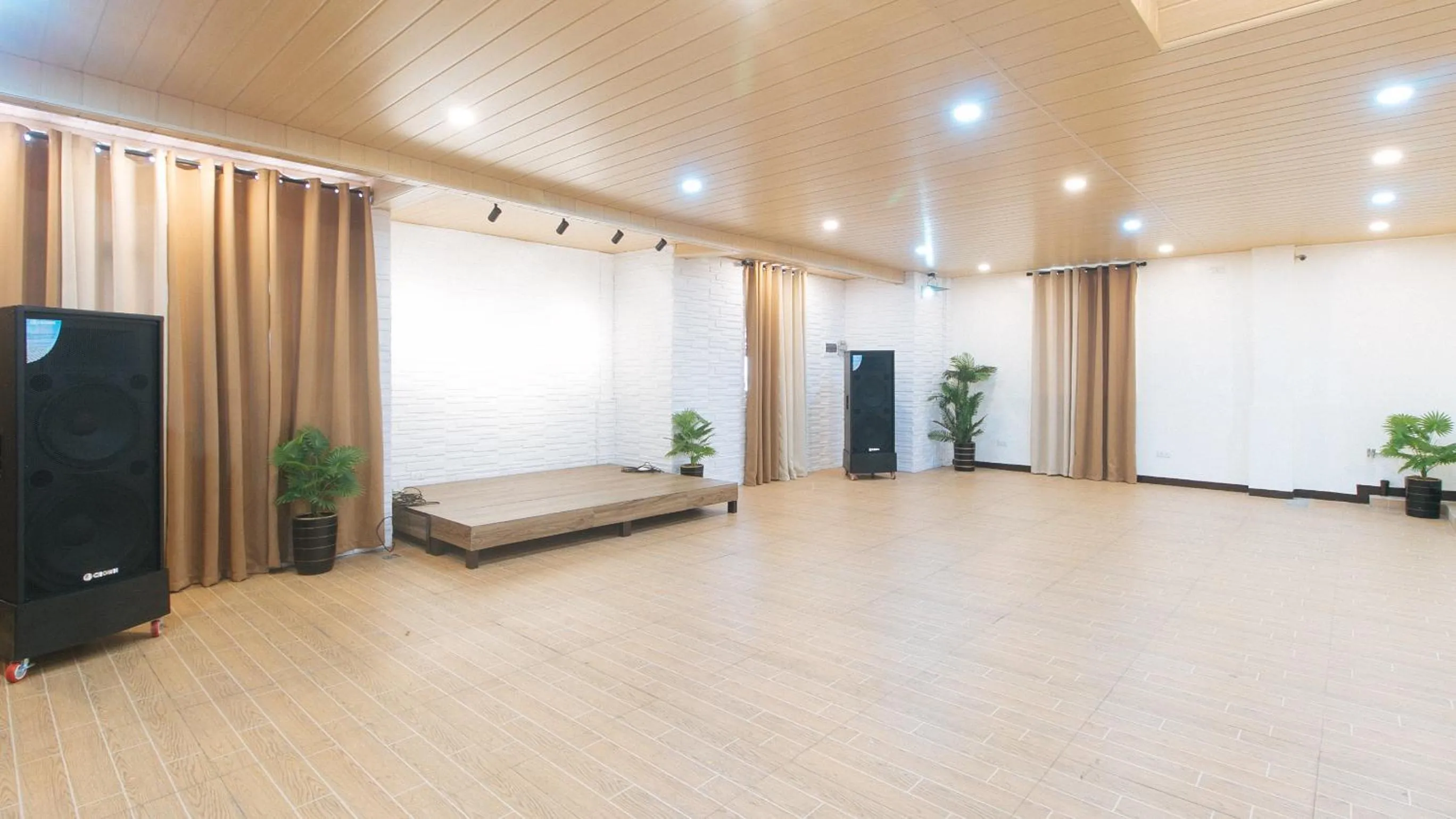 Meeting/conference room in RedDoorz at RJs Bldg near Lyceum Gen Trias Cavite