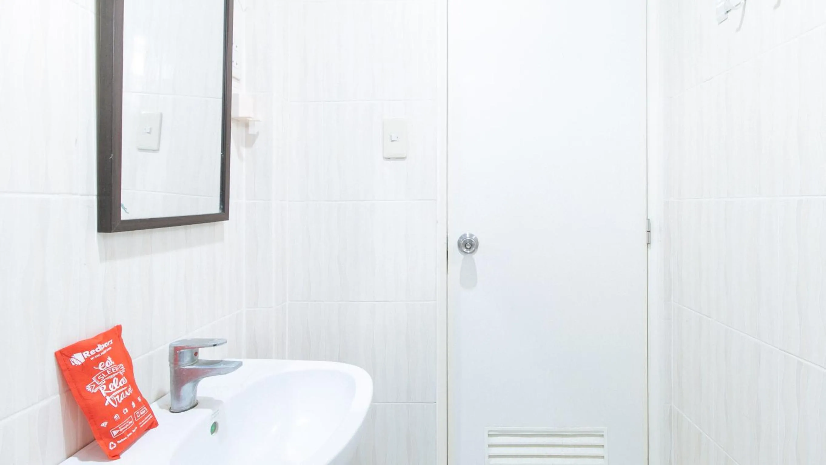 Bathroom in RedDoorz at RJs Bldg near Lyceum Gen Trias Cavite
