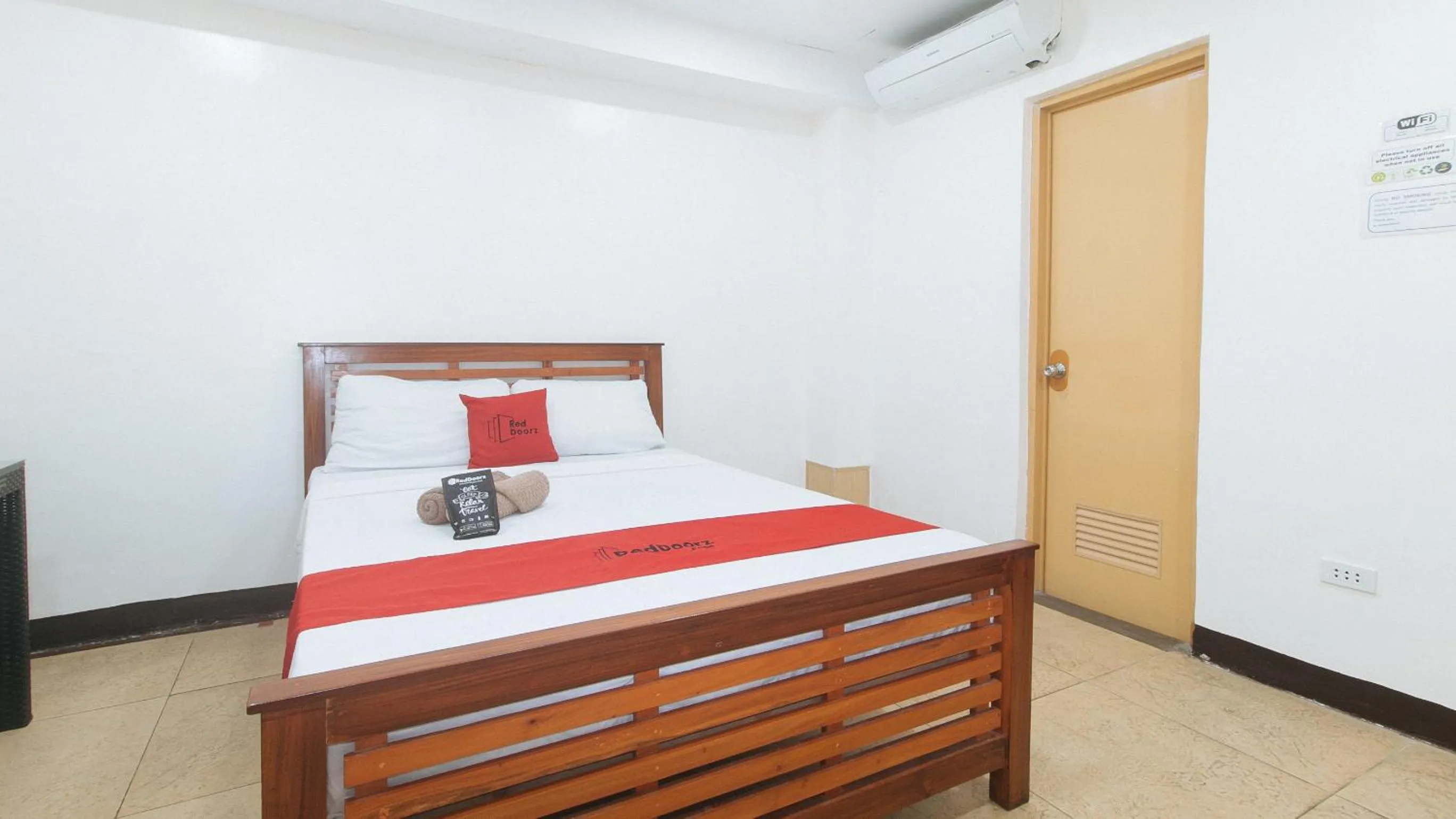 Bed in RedDoorz at RJs Bldg near Lyceum Gen Trias Cavite