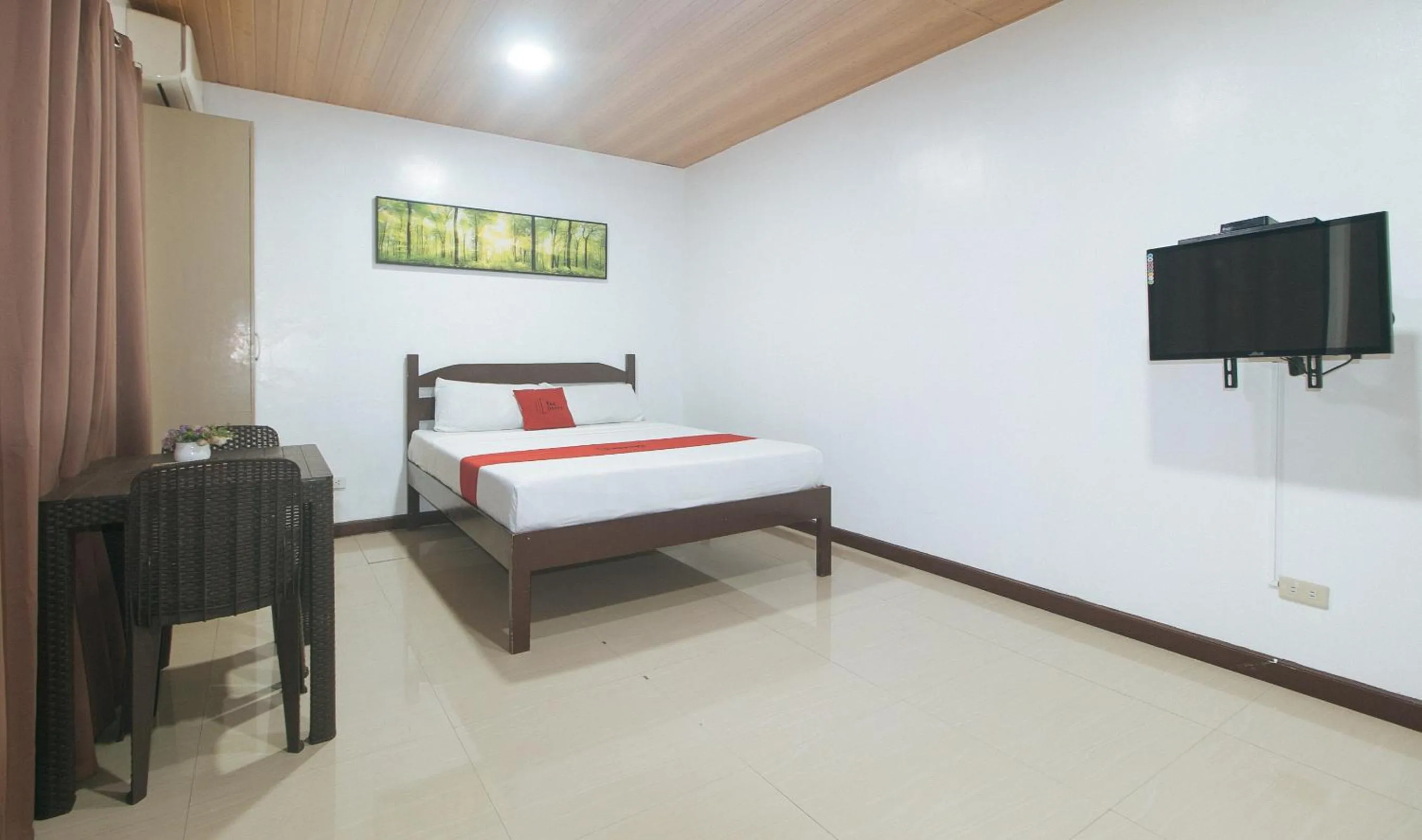 Bed in RedDoorz at RJs Bldg near Lyceum Gen Trias Cavite