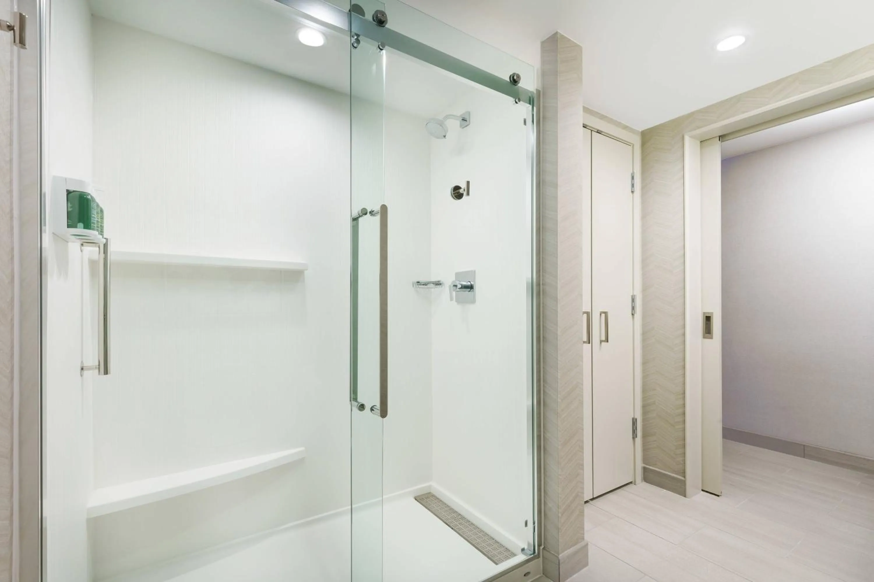 Bathroom in Courtyard by Marriott Orlando Downtown