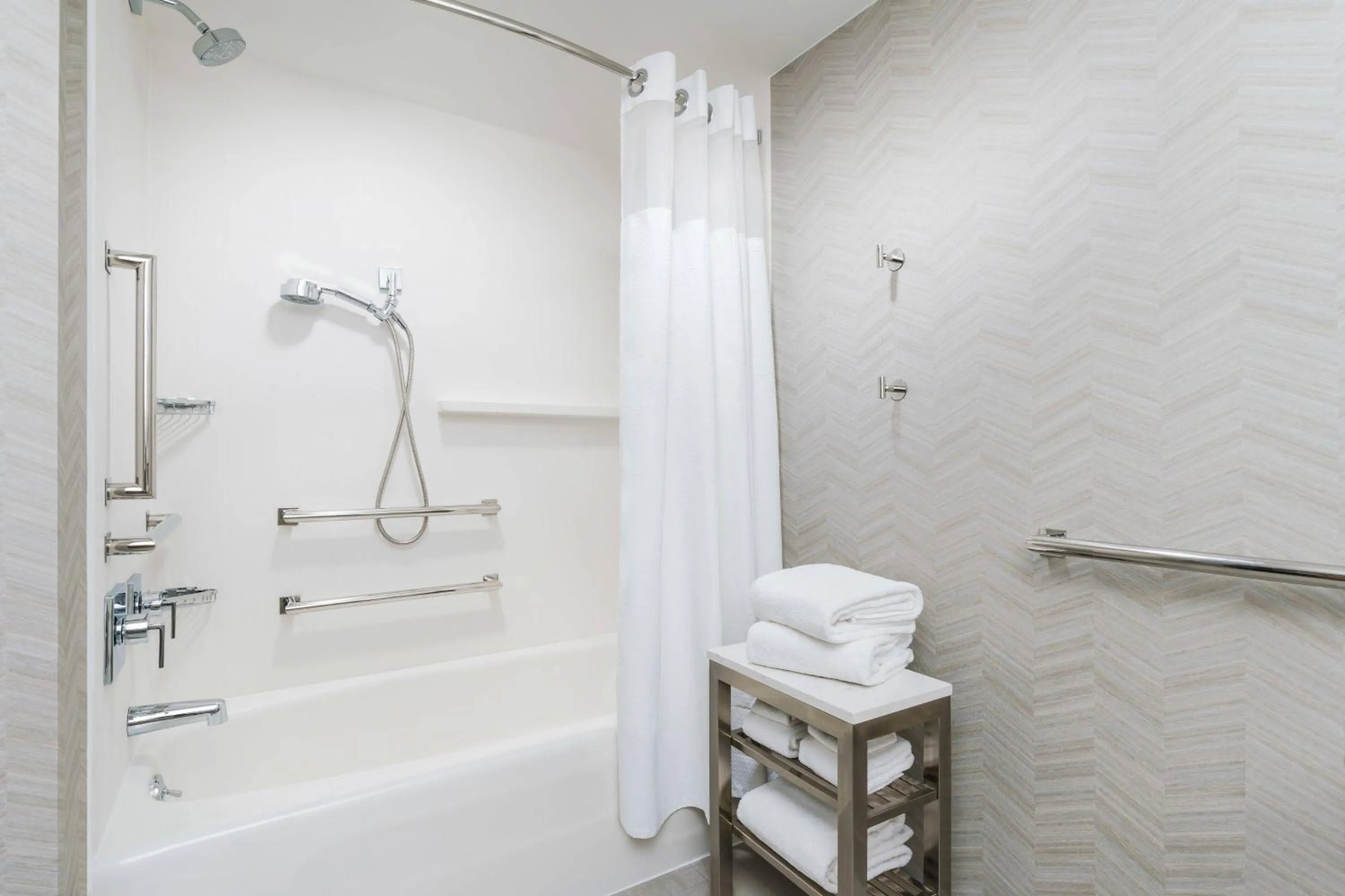 Bathroom in Courtyard by Marriott Orlando Downtown