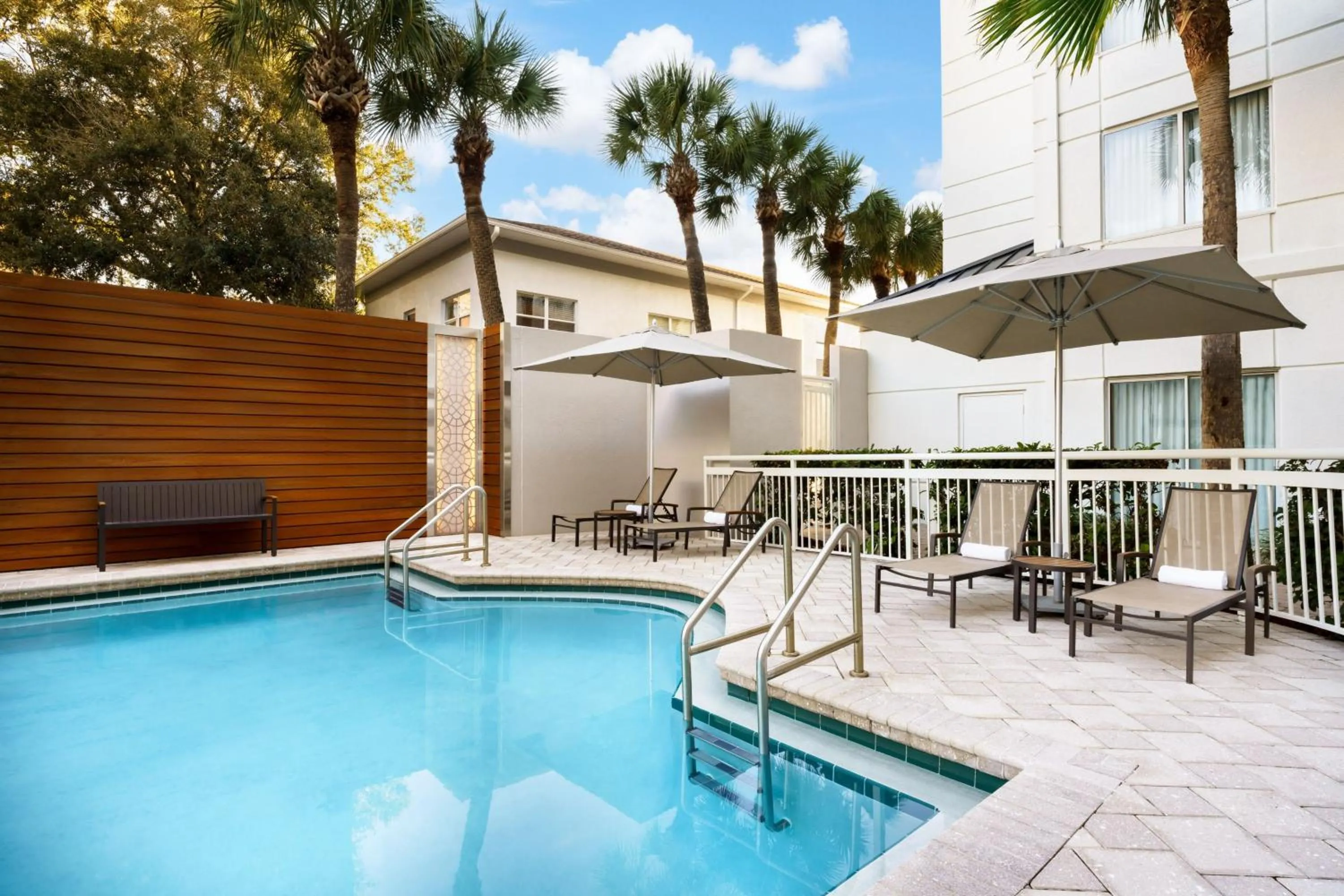 Swimming pool in Courtyard by Marriott Orlando Downtown