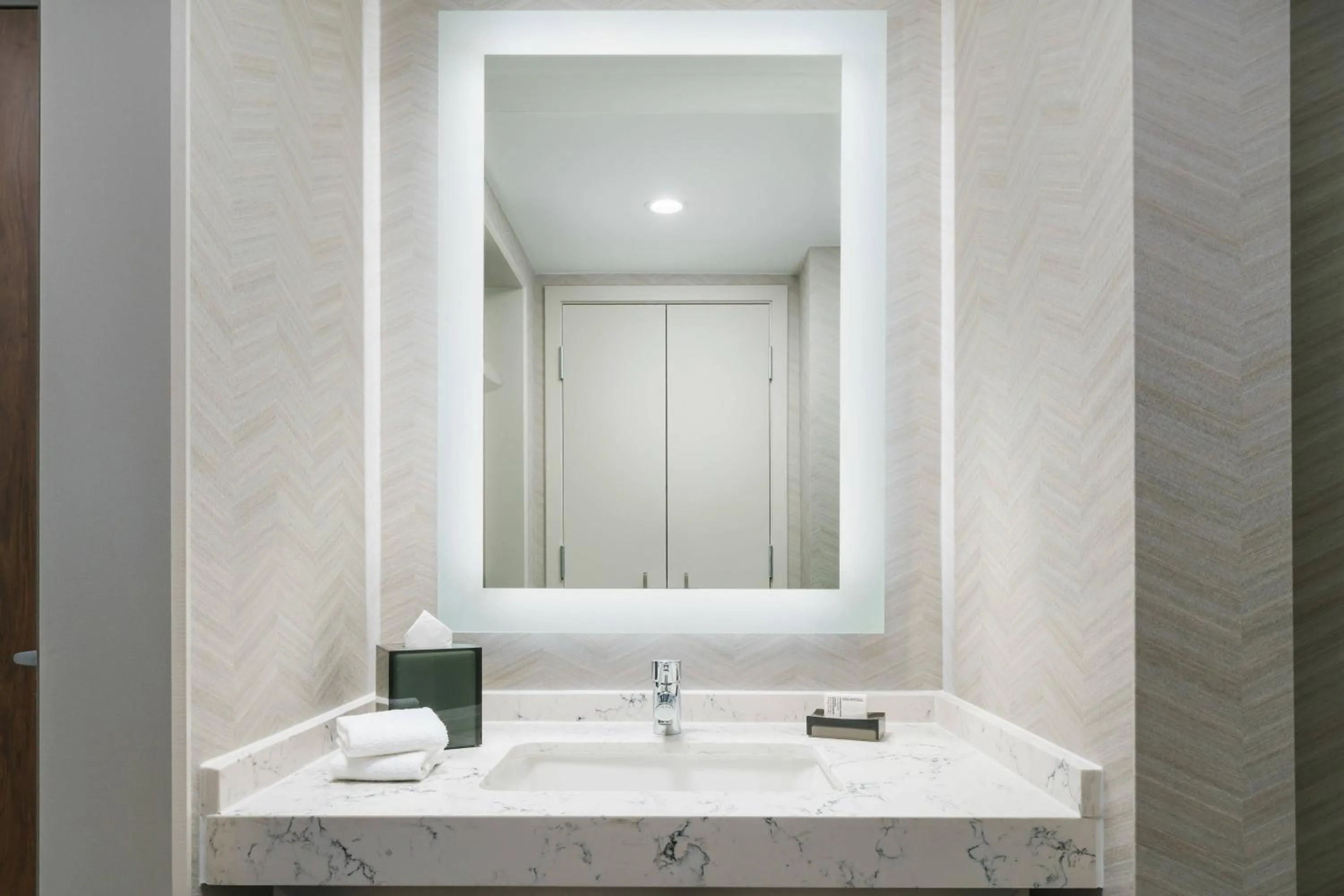 Bathroom in Courtyard by Marriott Orlando Downtown