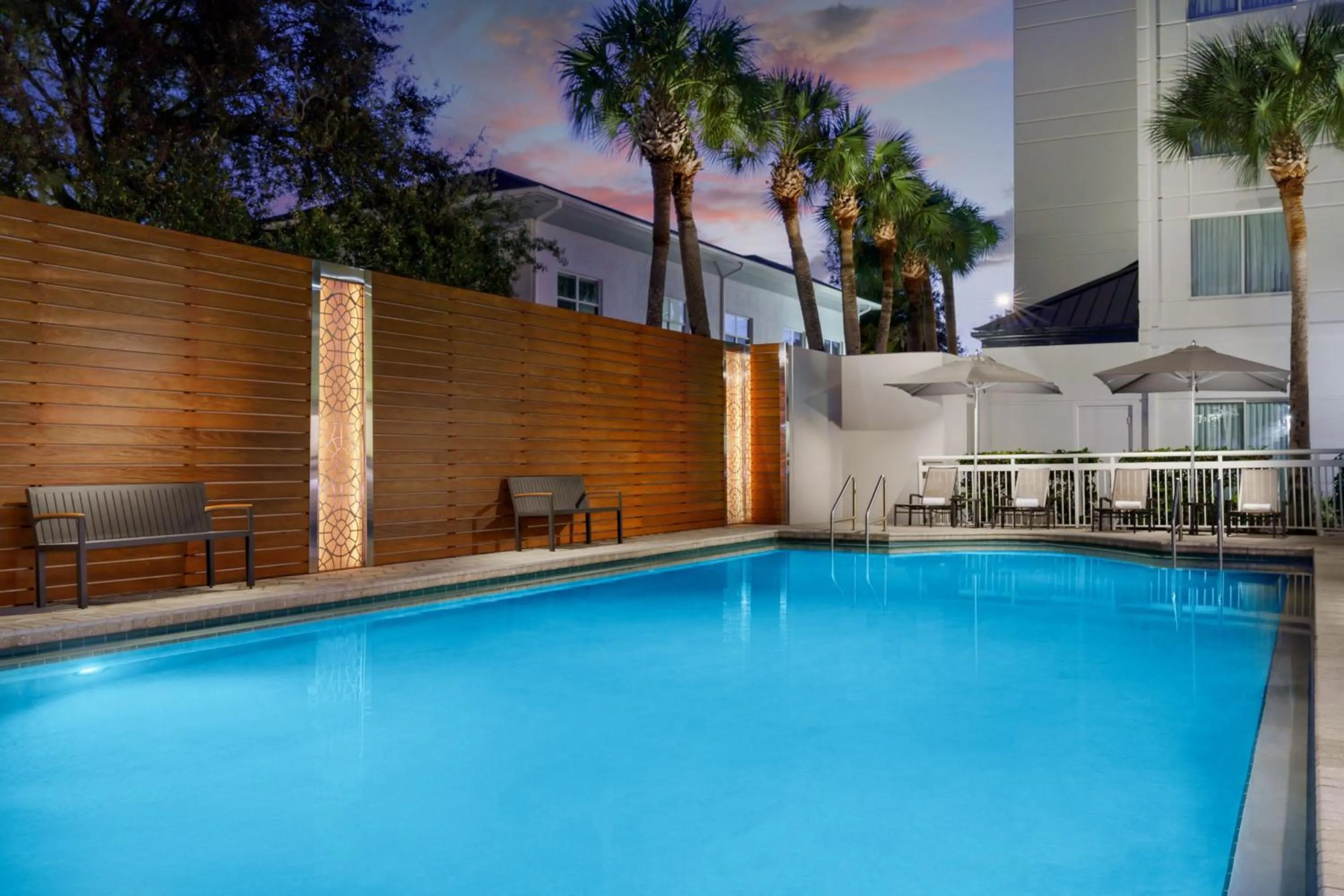Swimming pool in Courtyard by Marriott Orlando Downtown