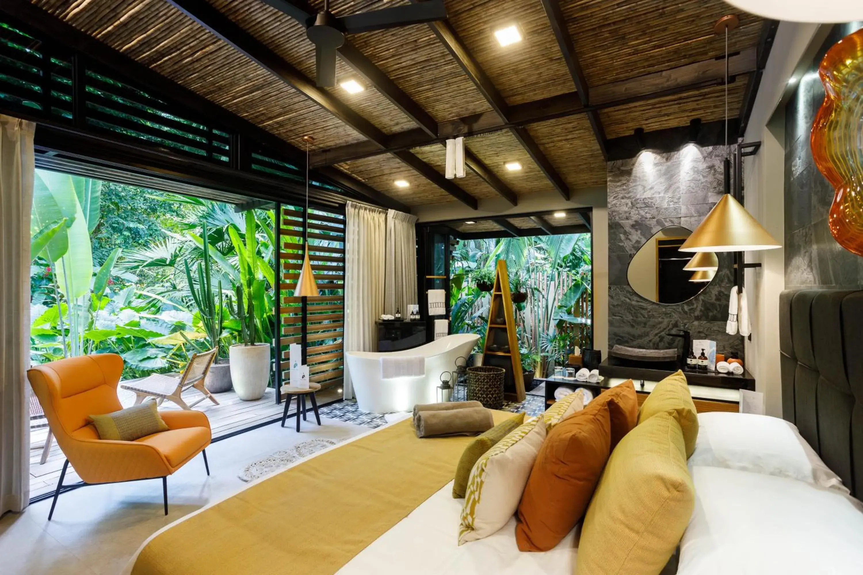 Deluxe King Room in awā Beachfront Hotel Deluxe King Room in awā Beachfront Hotel