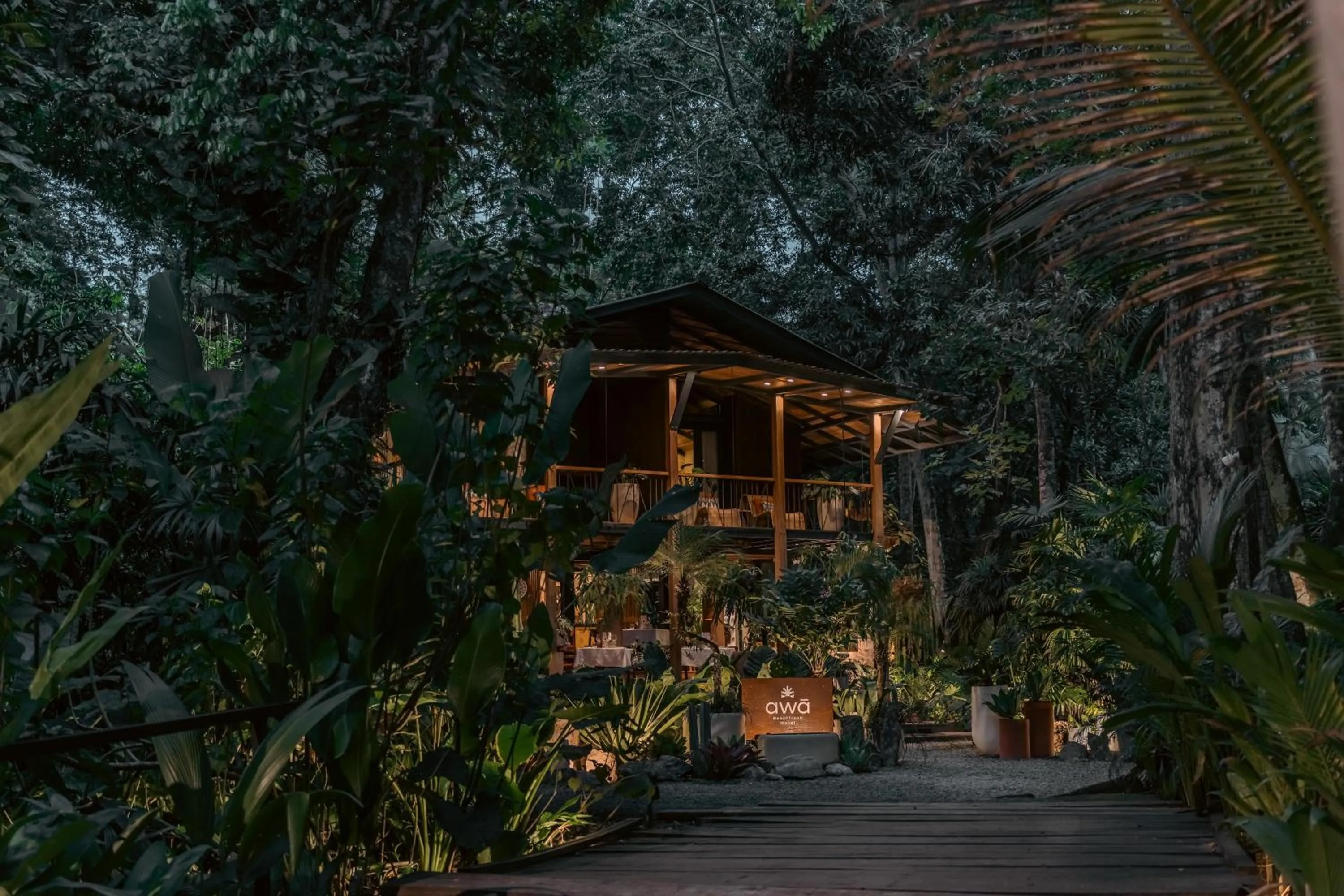 awā Beachfront Hotel