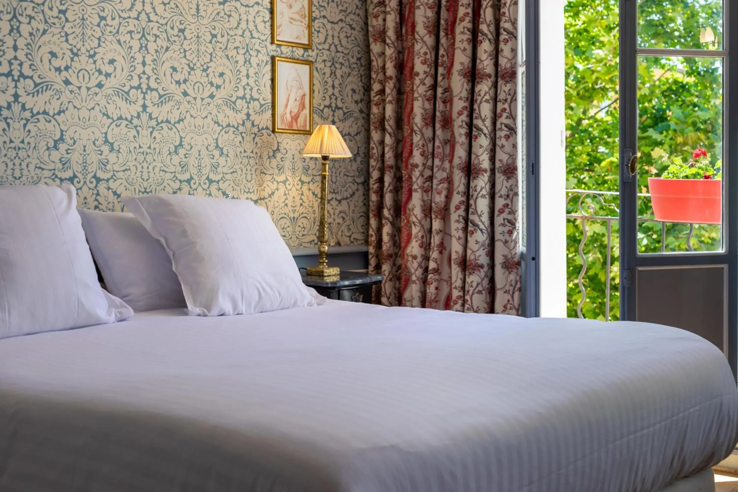 Double Room in Café de Paris Double Room in Café de Paris