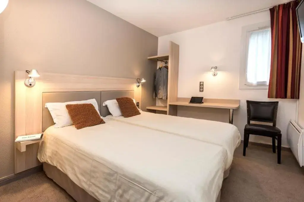 Twin Room in Brit Hotel Confort Deltour Mende Twin Room in Brit Hotel Confort Deltour Mende