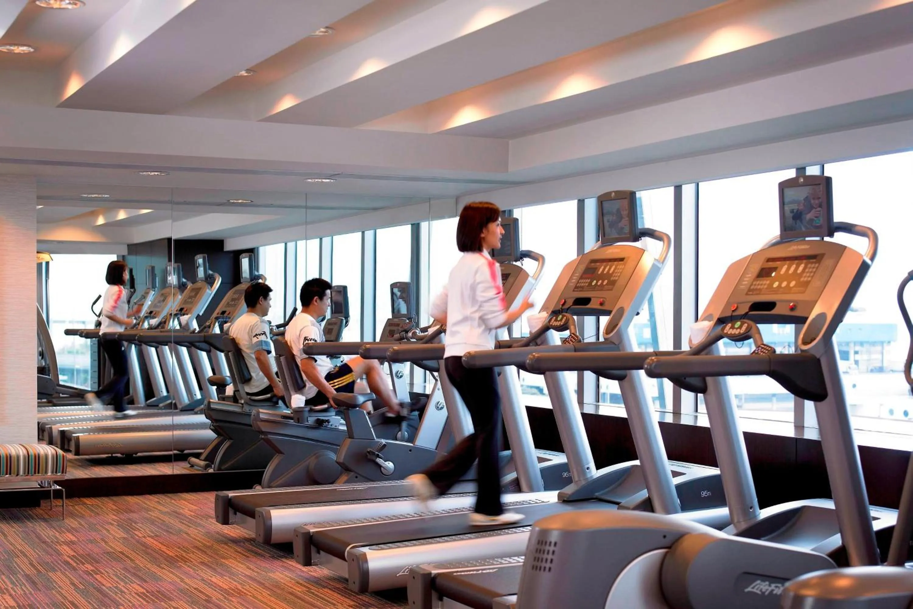 Fitness centre/facilities in Courtyard by Marriott Hong Kong