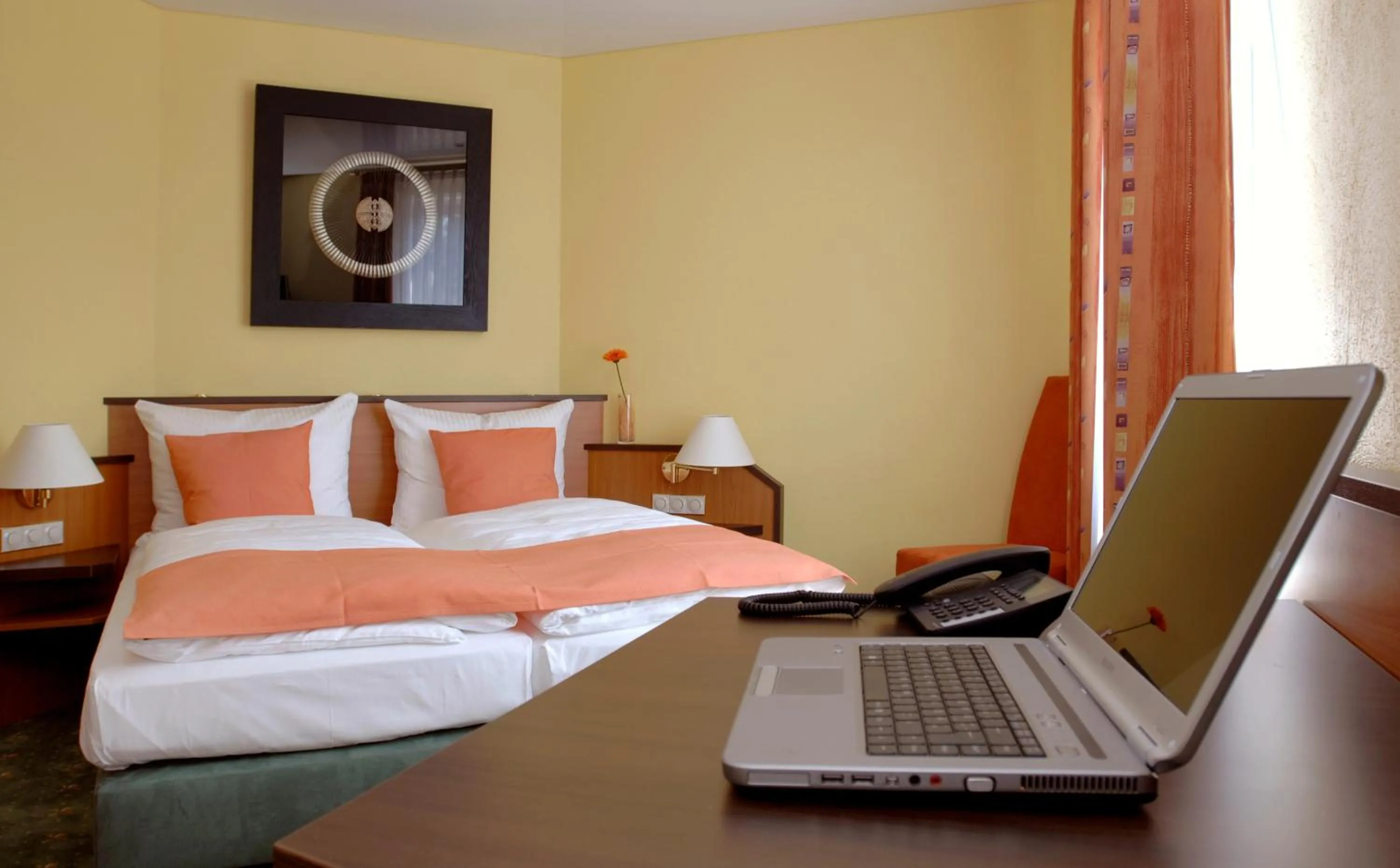 Photo of the whole room, Bed in Hotel Sperling mit E-Ladestation