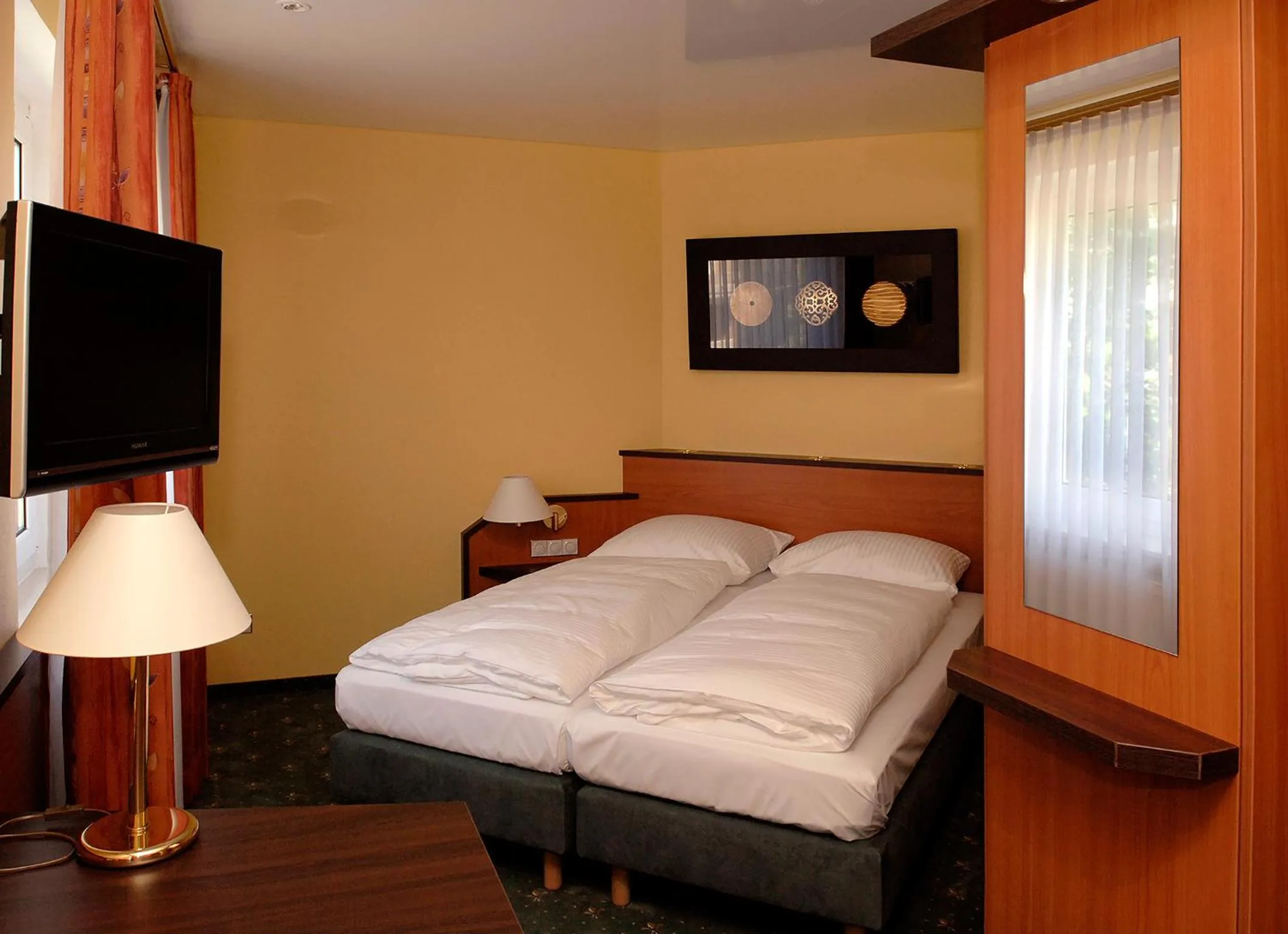 Photo of the whole room, Bed in Hotel Sperling mit E-Ladestation
