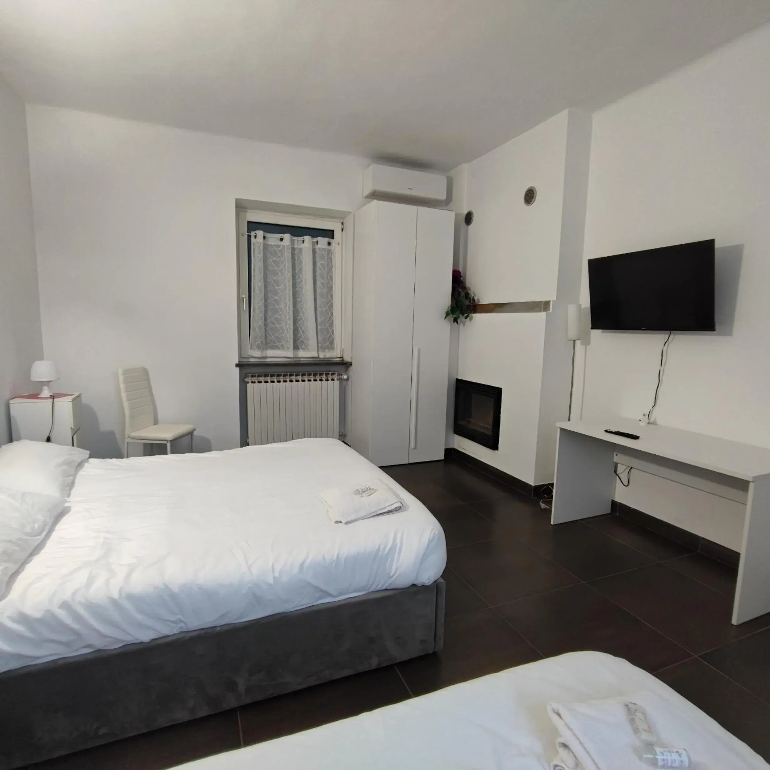 Triple Room with Private External Bathroom - single occupancy in B&B Casa Lilla Triple Room with Private External Bathroom - single occupancy in B&B Casa Lilla