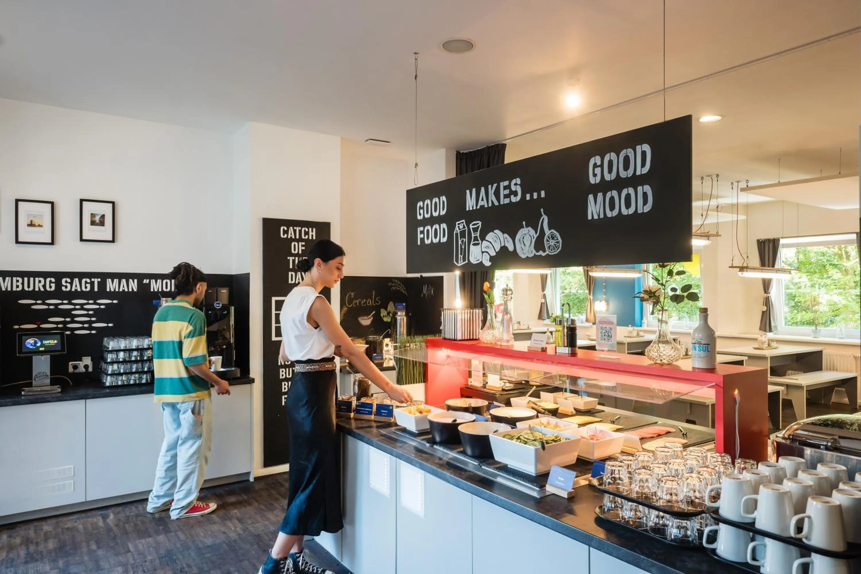 Breakfast in MEININGER Hotel Hamburg City Center