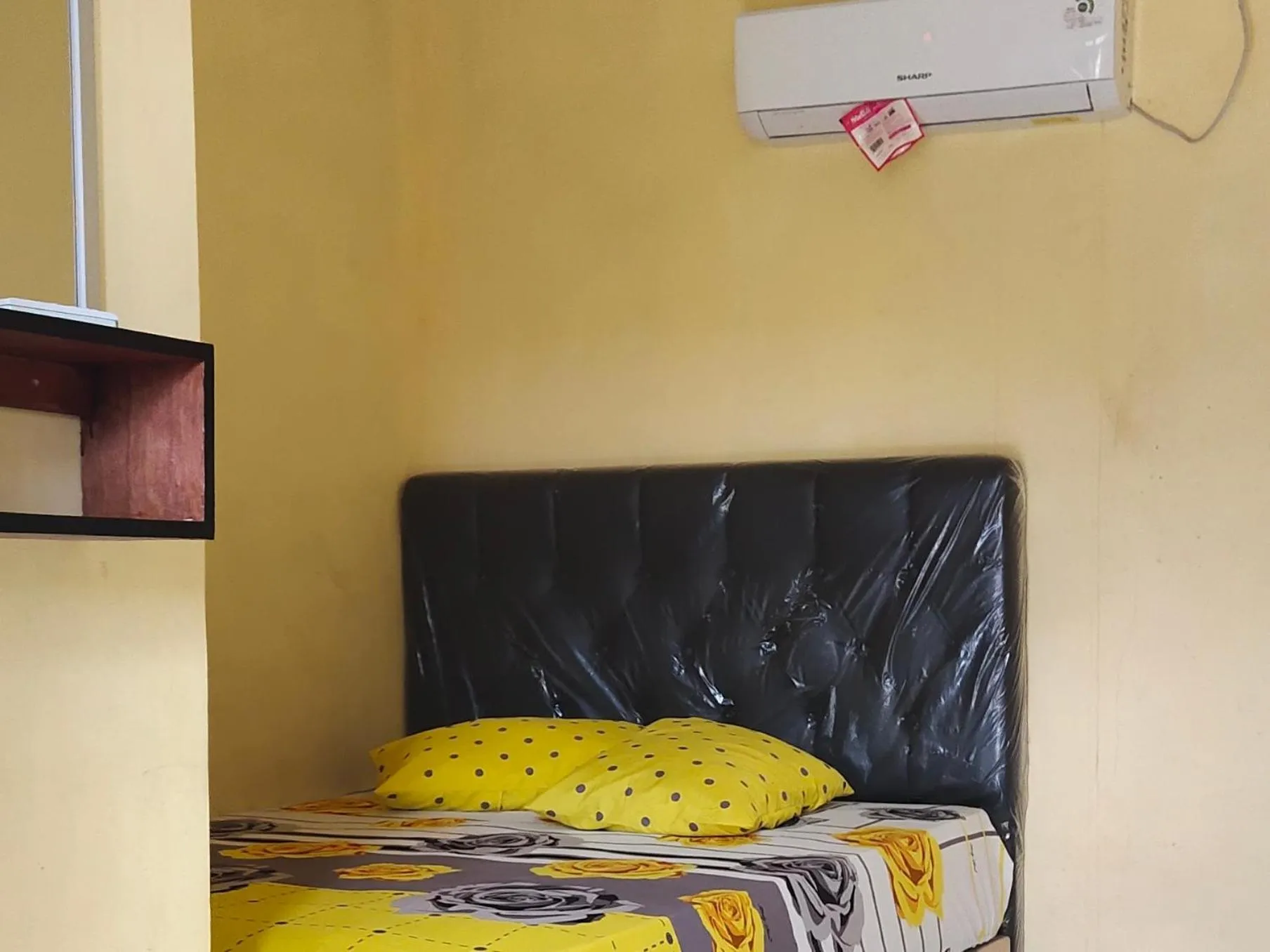 Bed in penginapan karanglaut santolo