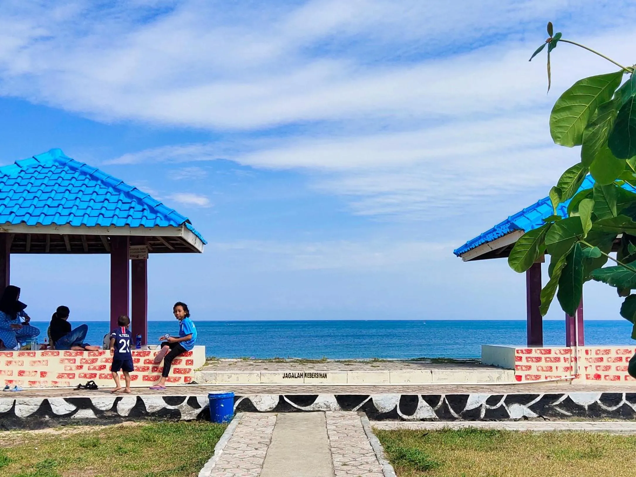 penginapan karanglaut santolo