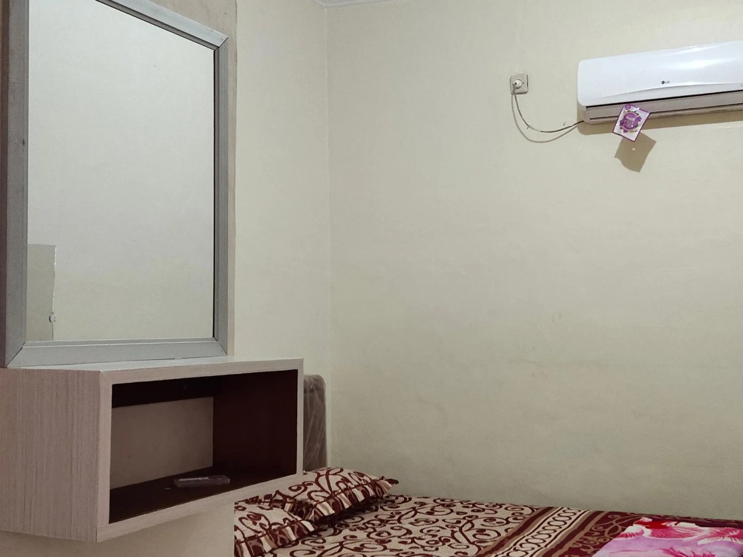 Bed in penginapan karanglaut santolo