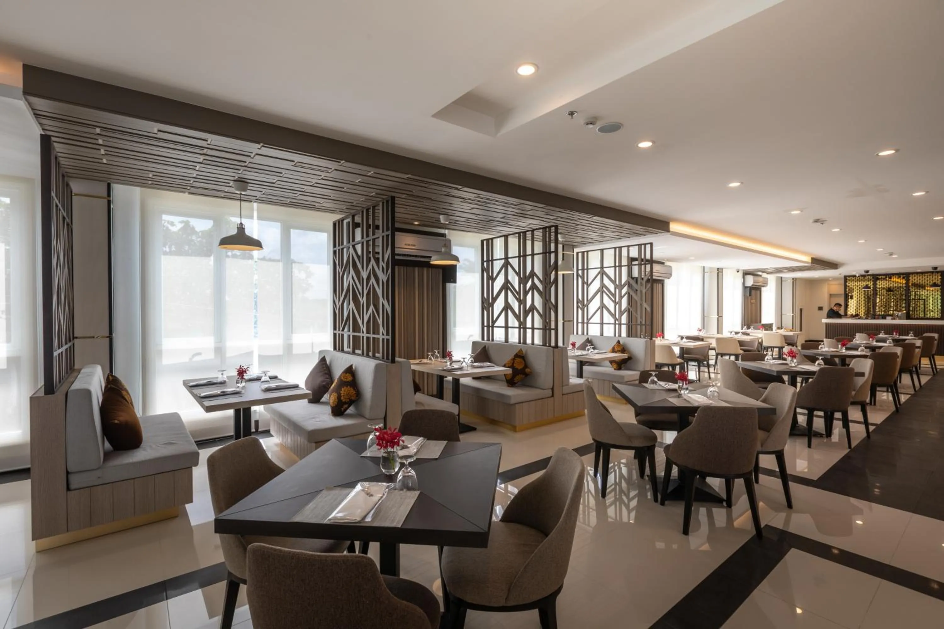 Restaurant/places to eat in Kantary Hotel Banchang