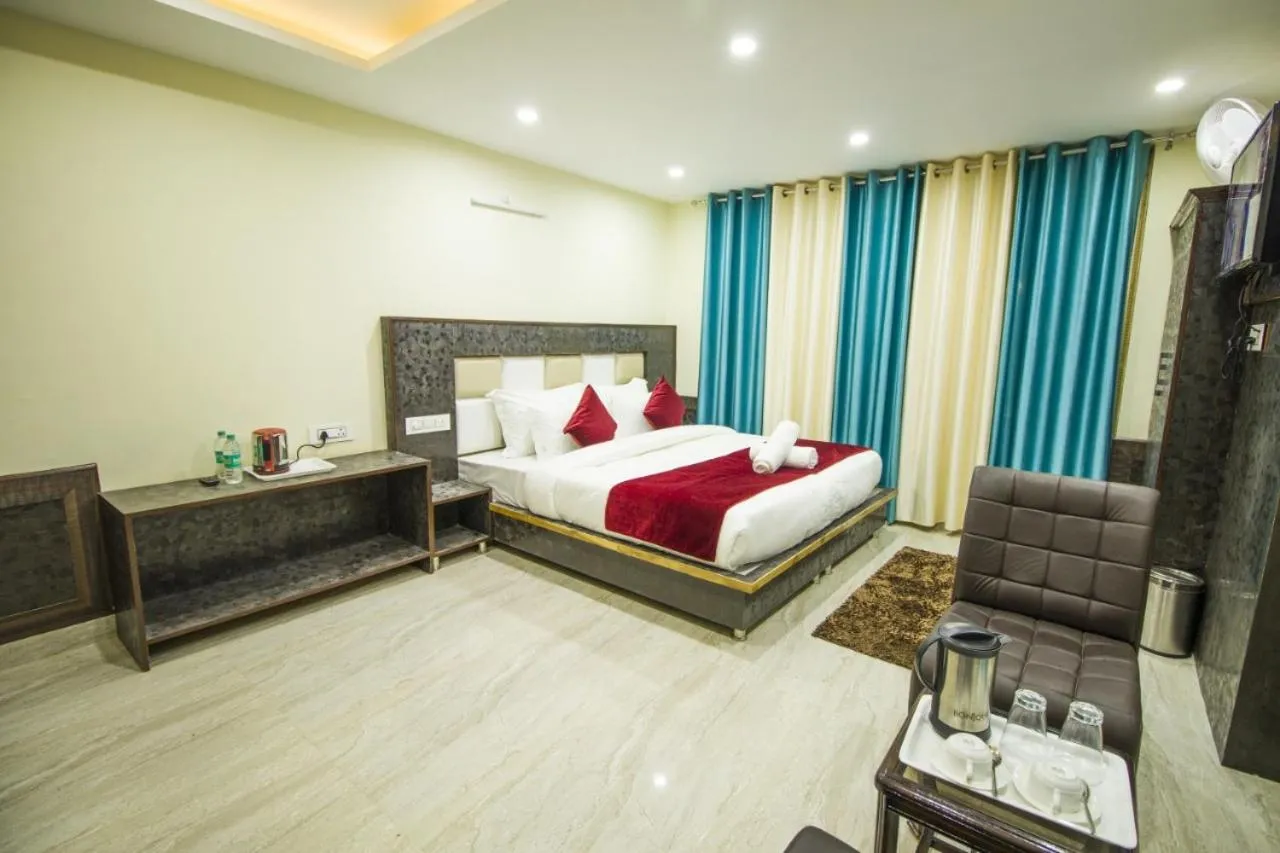 Bedroom, Bed in Vella Marina Group of Hotels Mount-Hotels Best Prices Guaranteed with Deals- Free Parking-cricket stadium 10 km-Mcleodganj 2 km- Bhagsunag 4 km