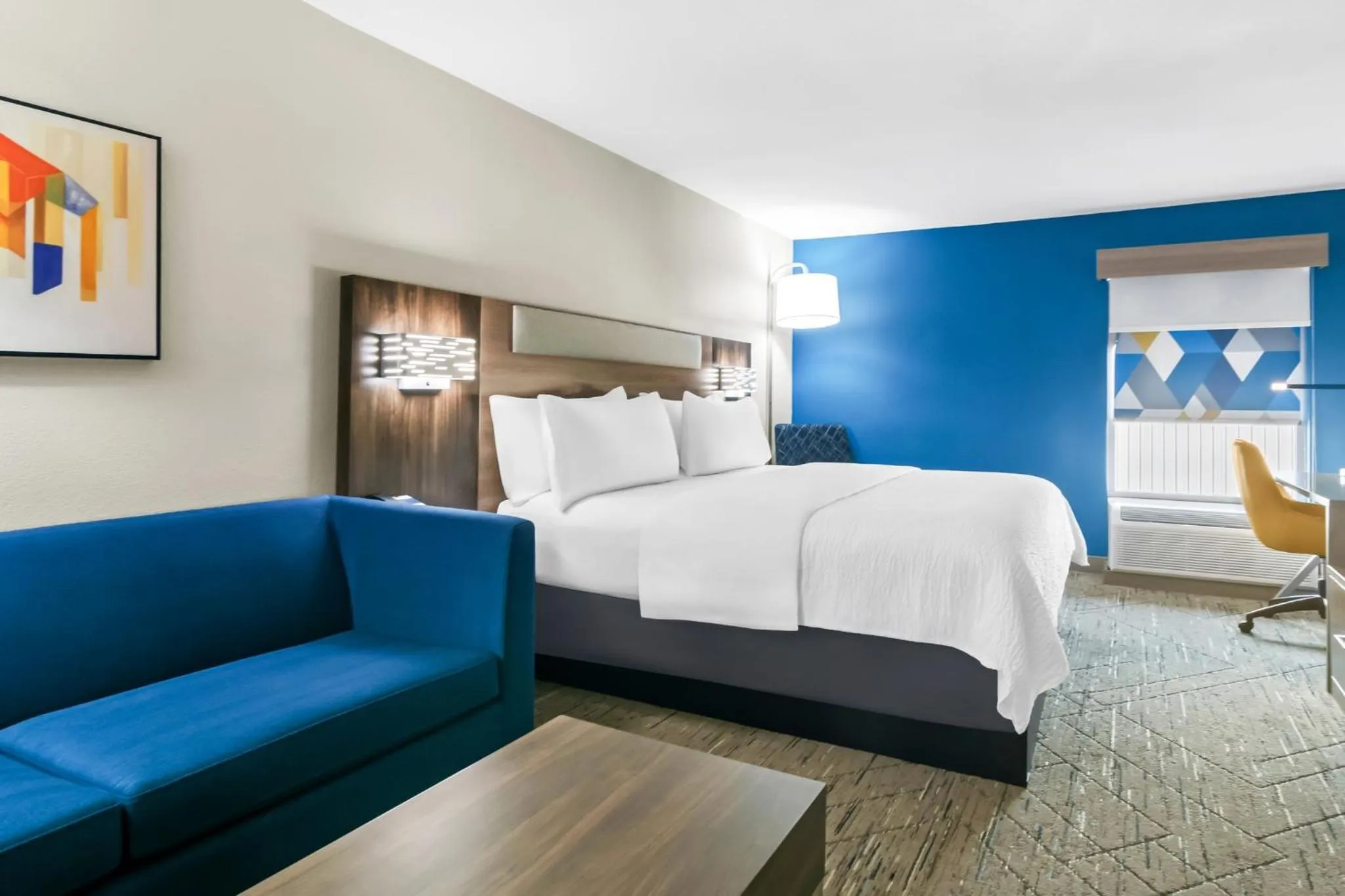 Photo of the whole room, Bed in Holiday Inn Express & Suites Joplin Southeast by IHG