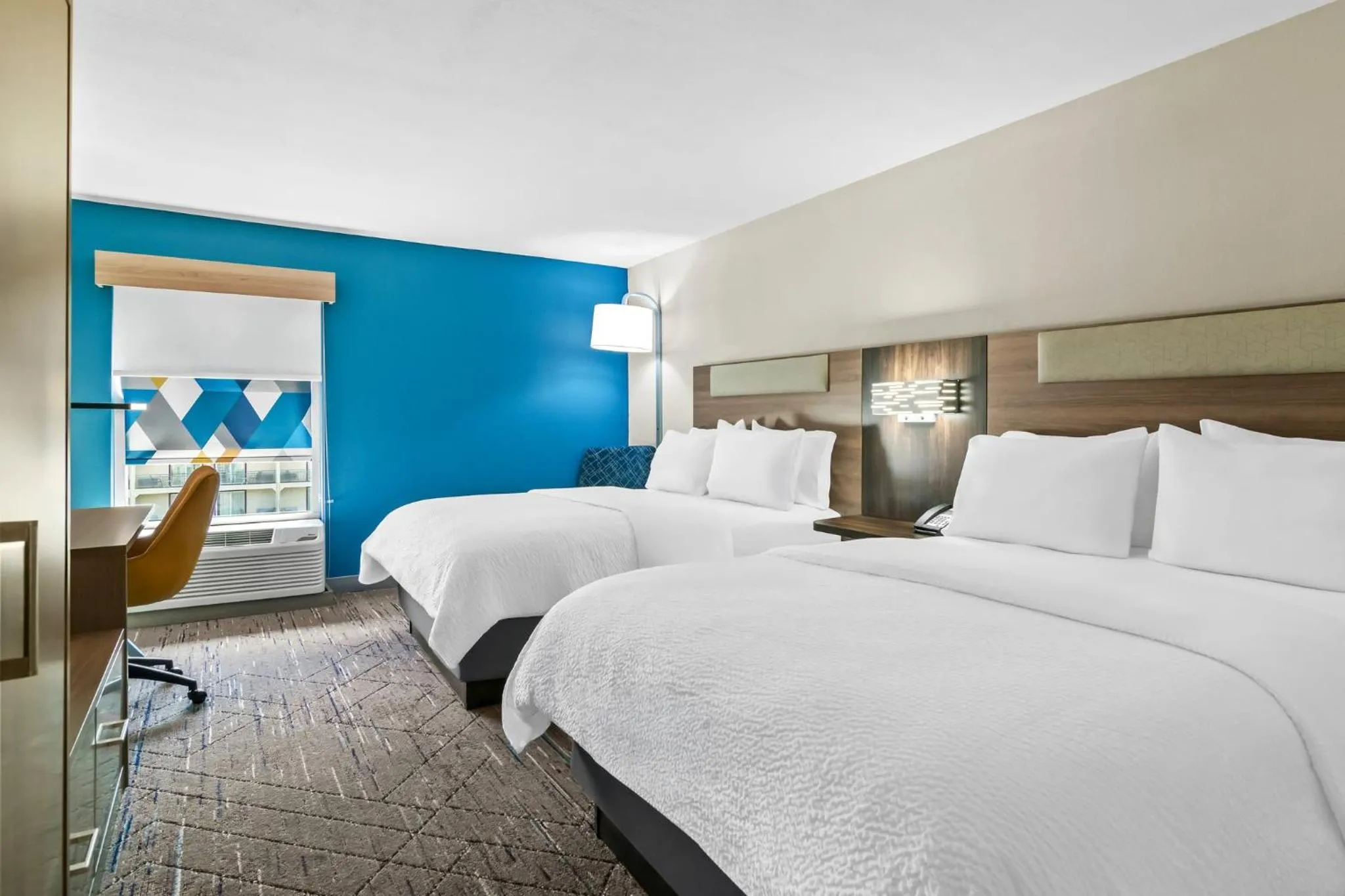 Photo of the whole room, Bed in Holiday Inn Express & Suites Joplin Southeast by IHG