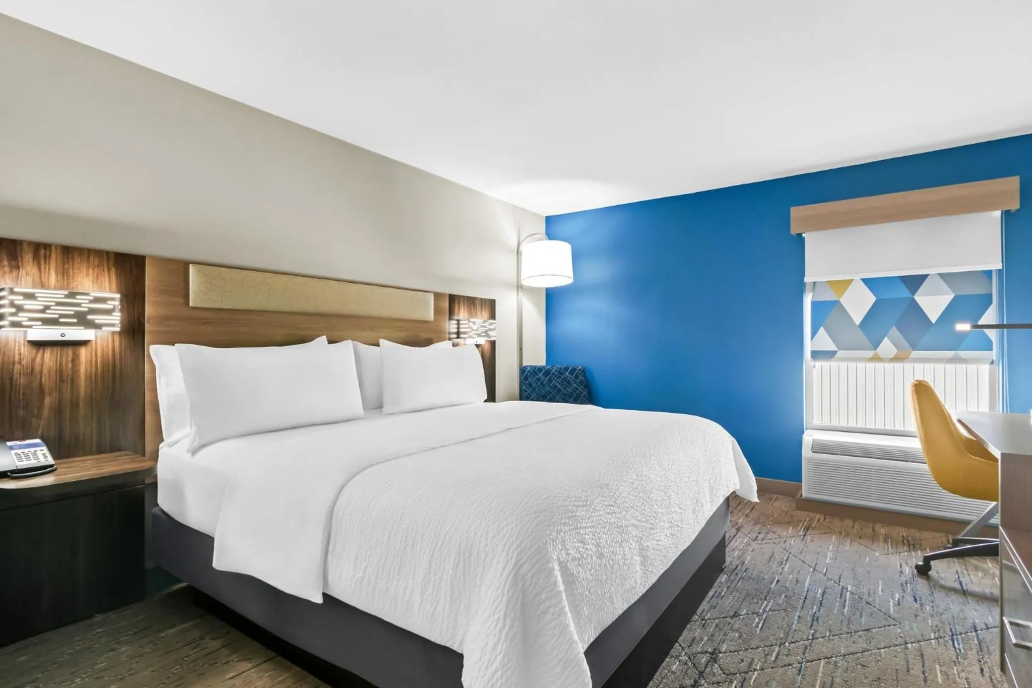 Photo of the whole room, Bed in Holiday Inn Express & Suites Joplin Southeast by IHG