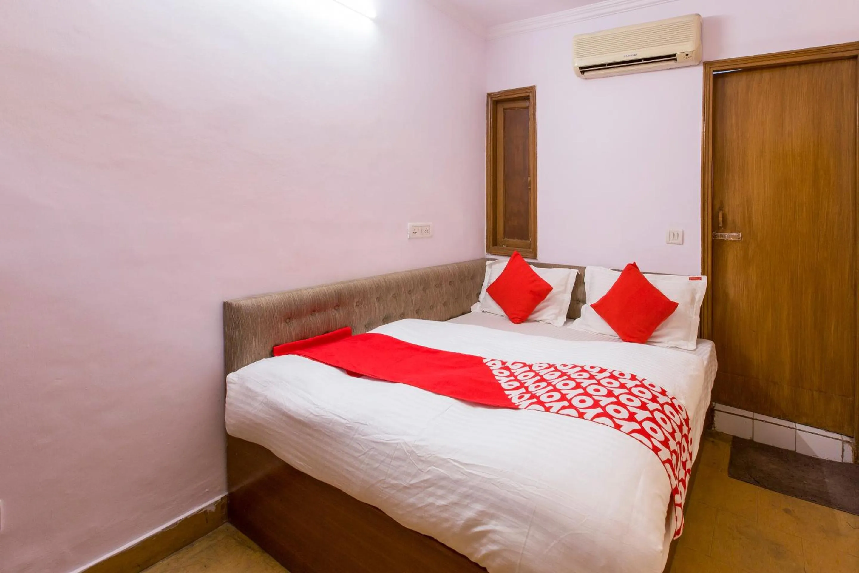 Bedroom, Bed in Hotel O Hotel Landmark Inn