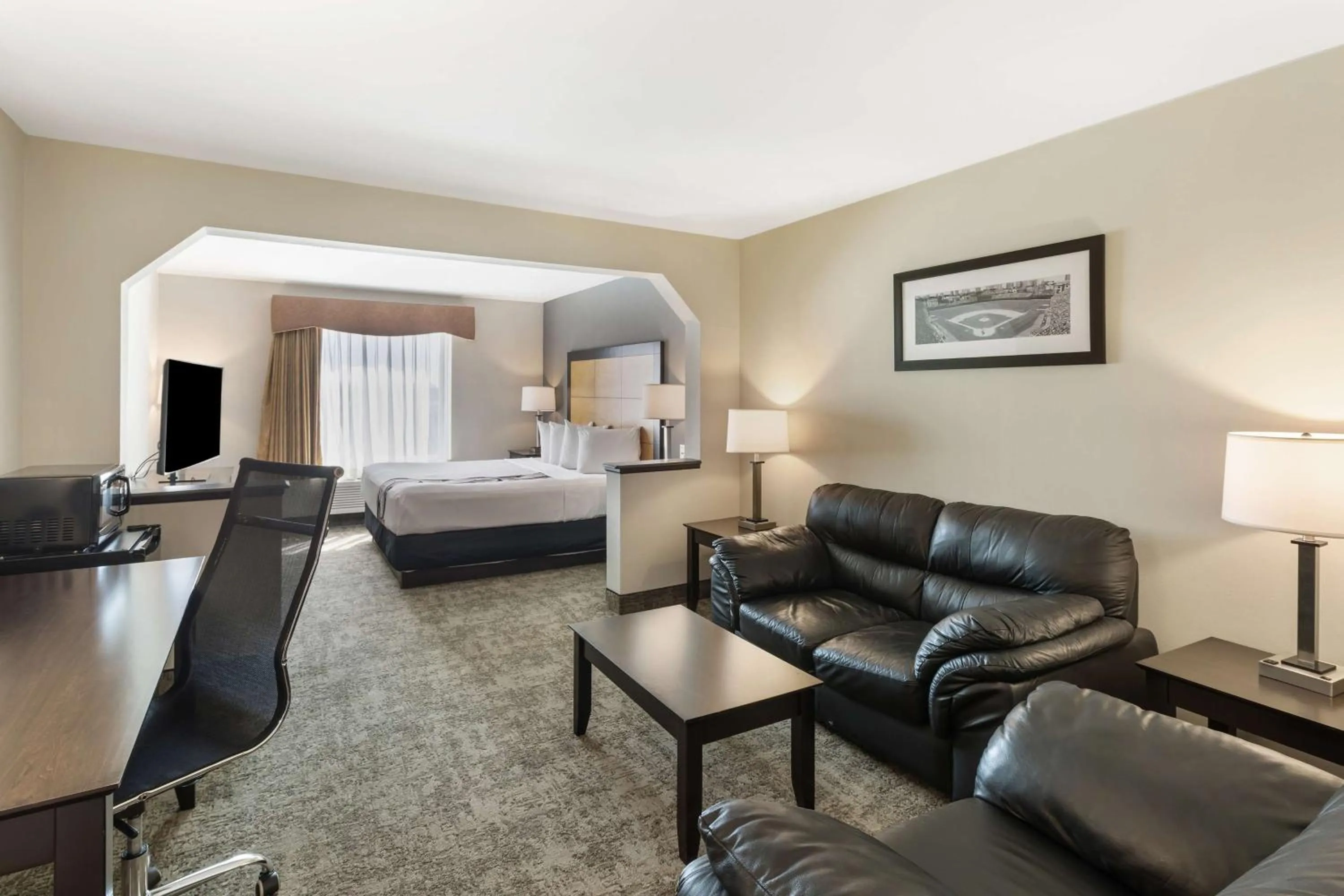 Photo of the whole room, Bed in Best Western Inn & Suites - Midway Airport