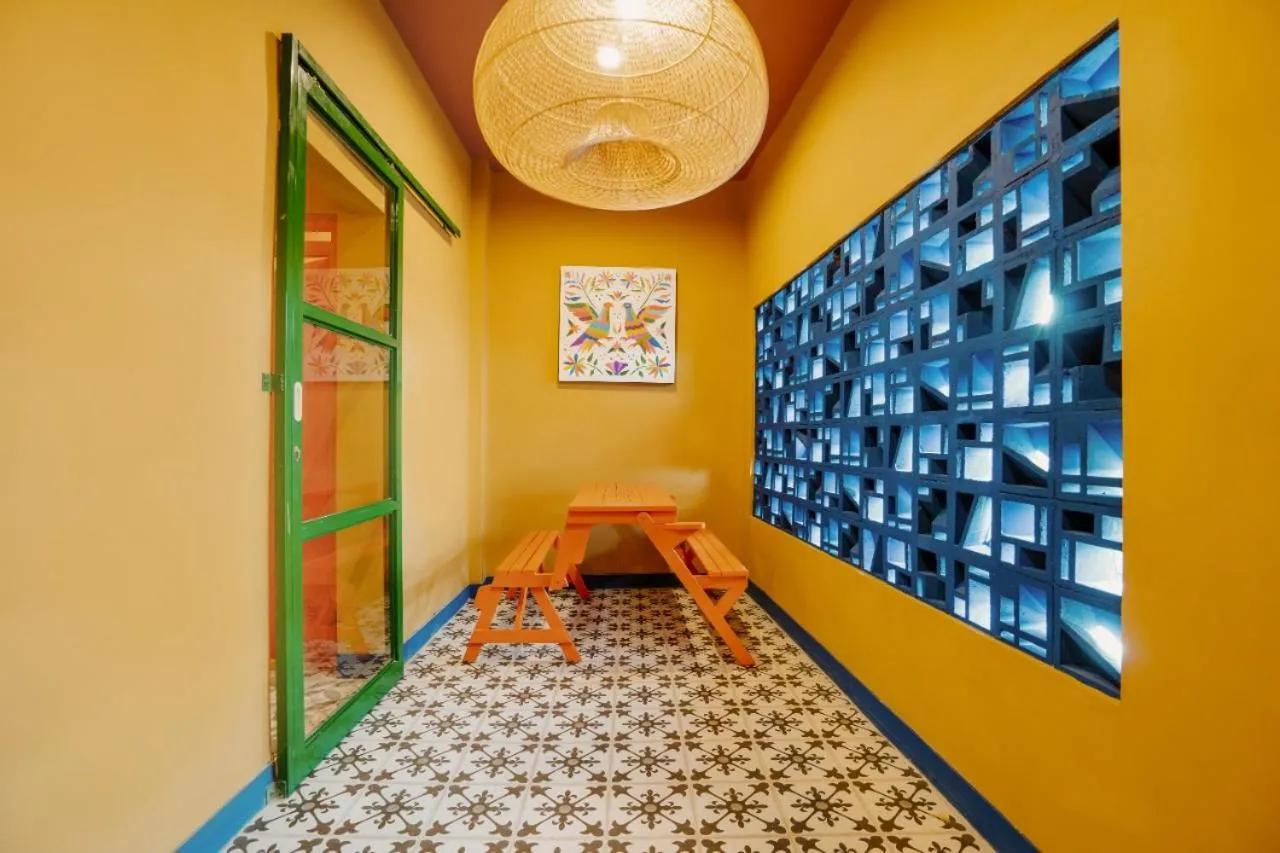 Por Aqui Stay & Dine