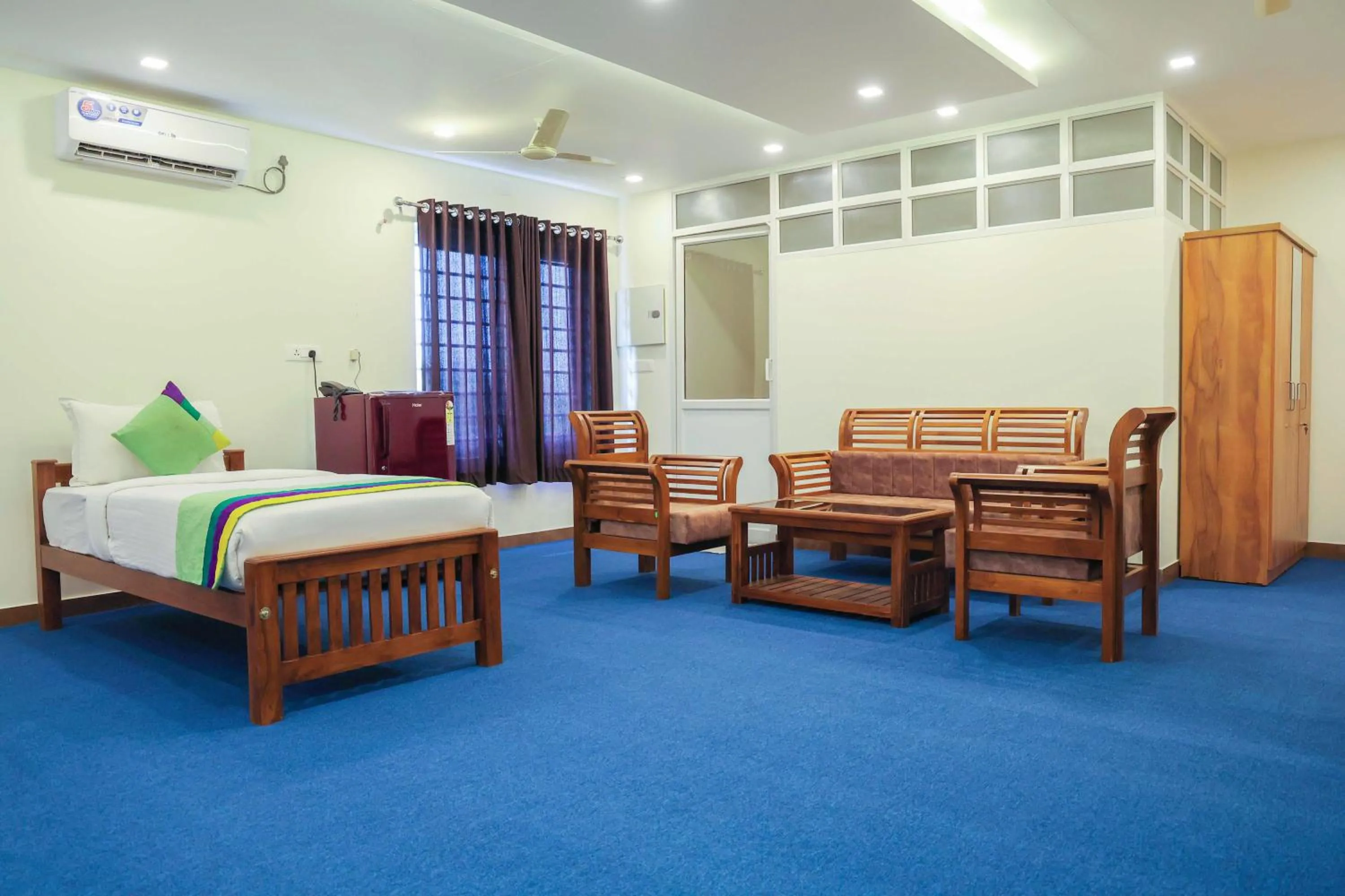 Bedroom in Treebo Golden Terminal, Kochi Airport