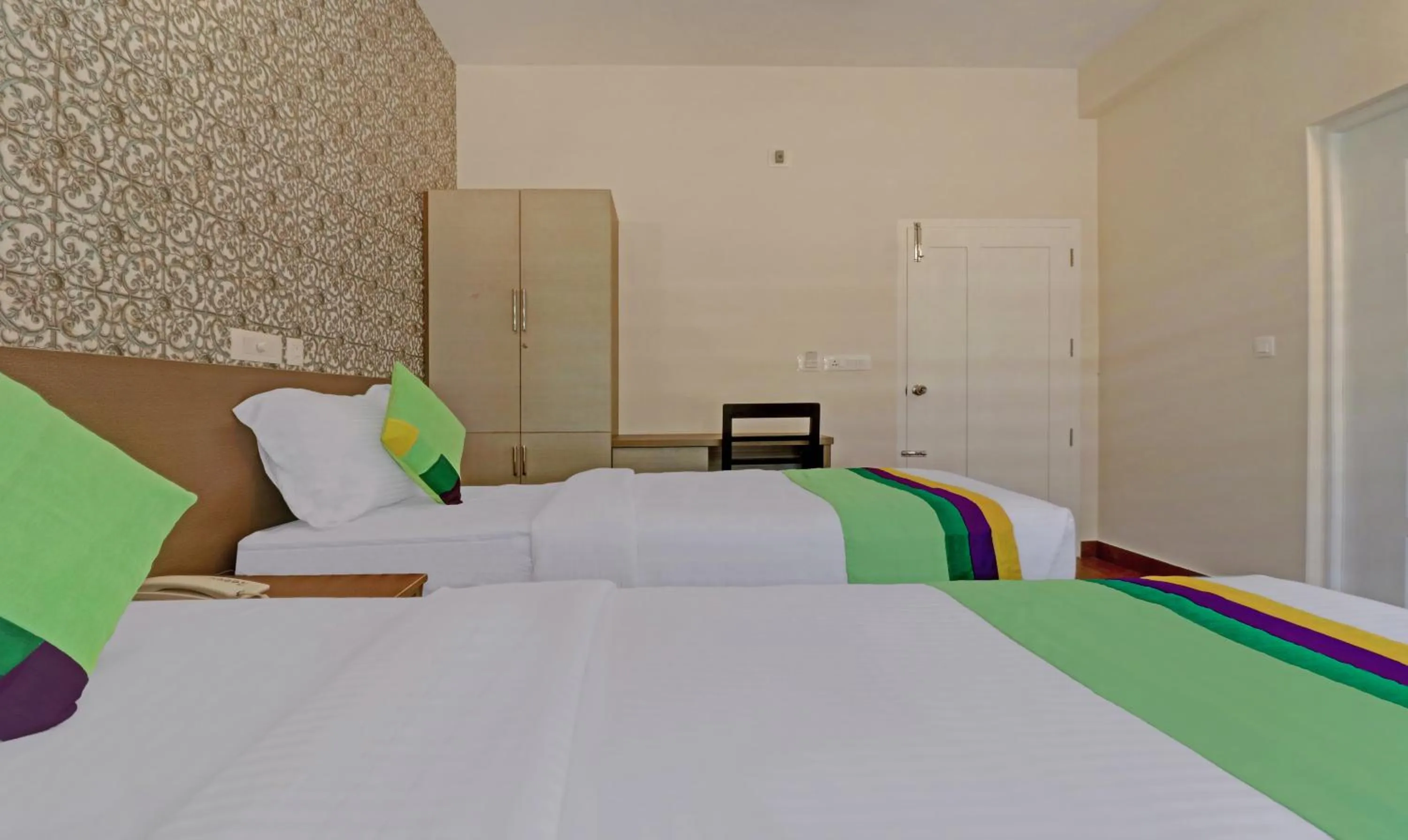 Bedroom, Bed in Treebo Golden Terminal, Kochi Airport