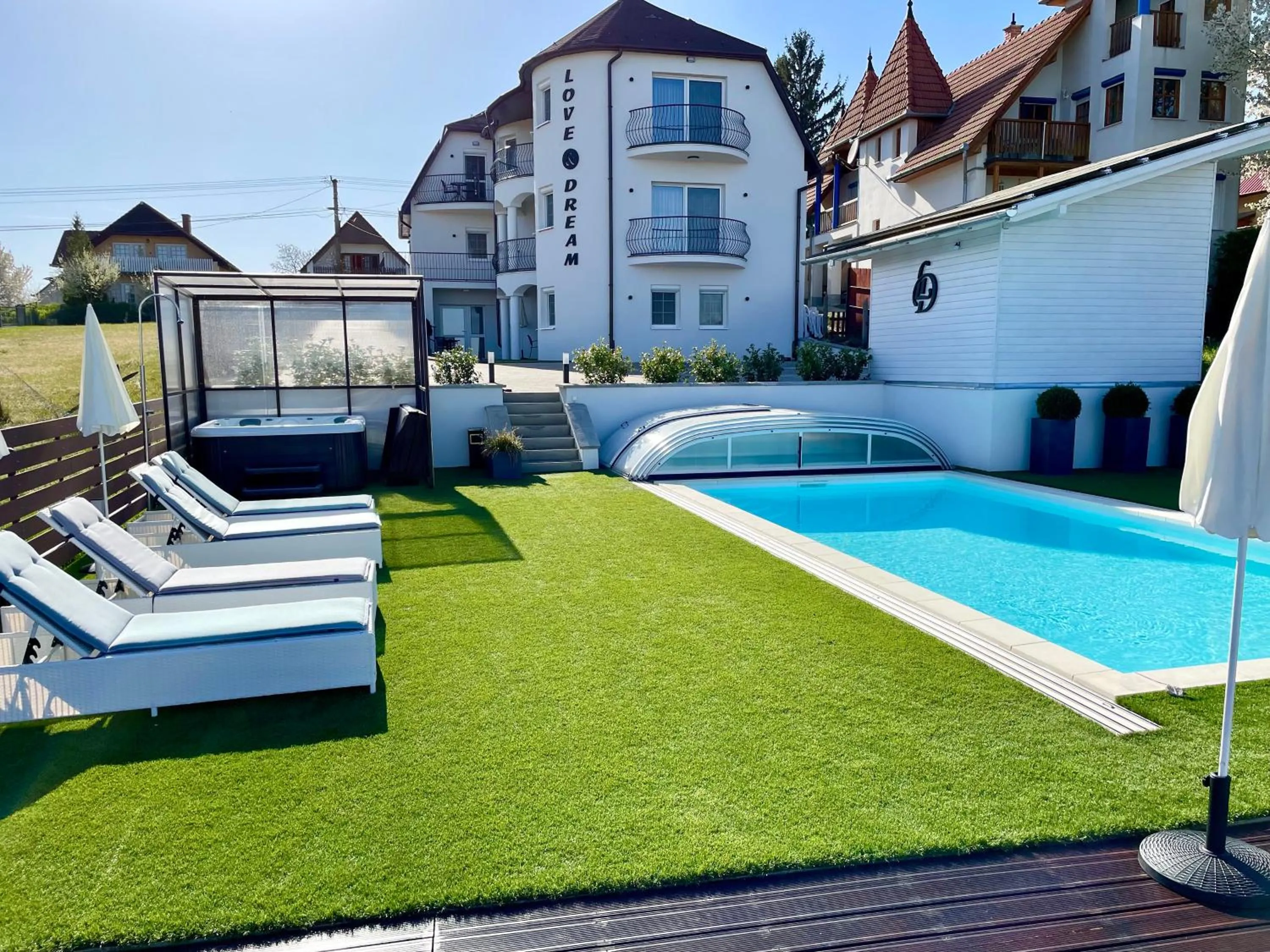 Pool view in Love and Dream Élményvilla