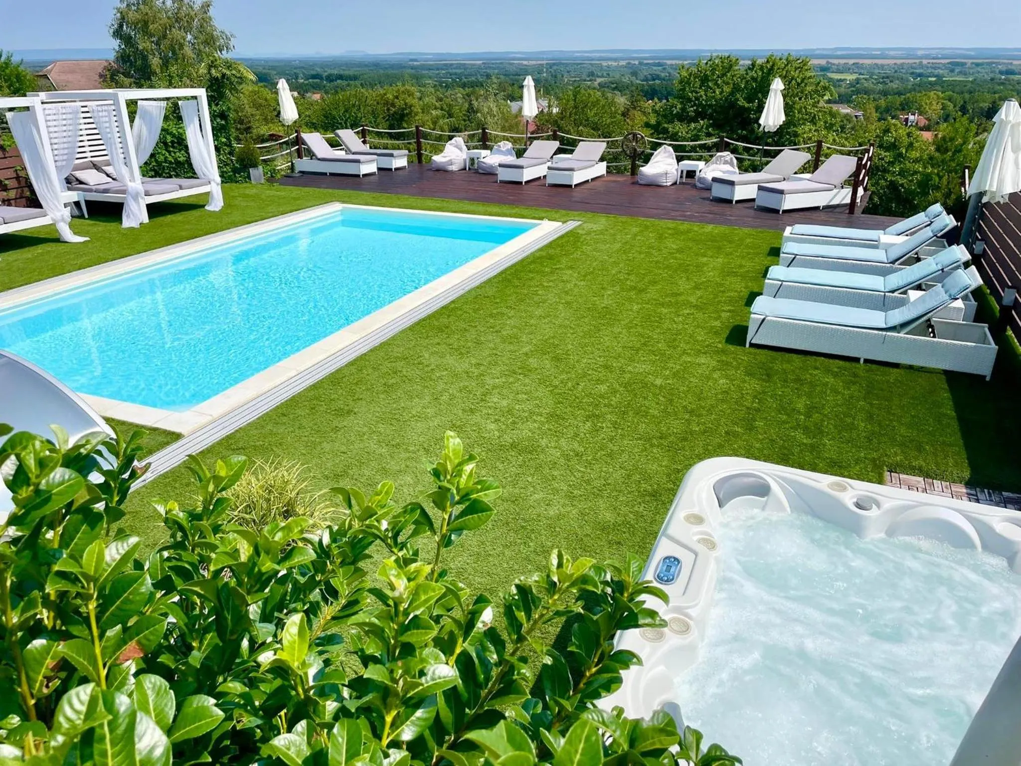 Swimming pool in Love and Dream Élményvilla