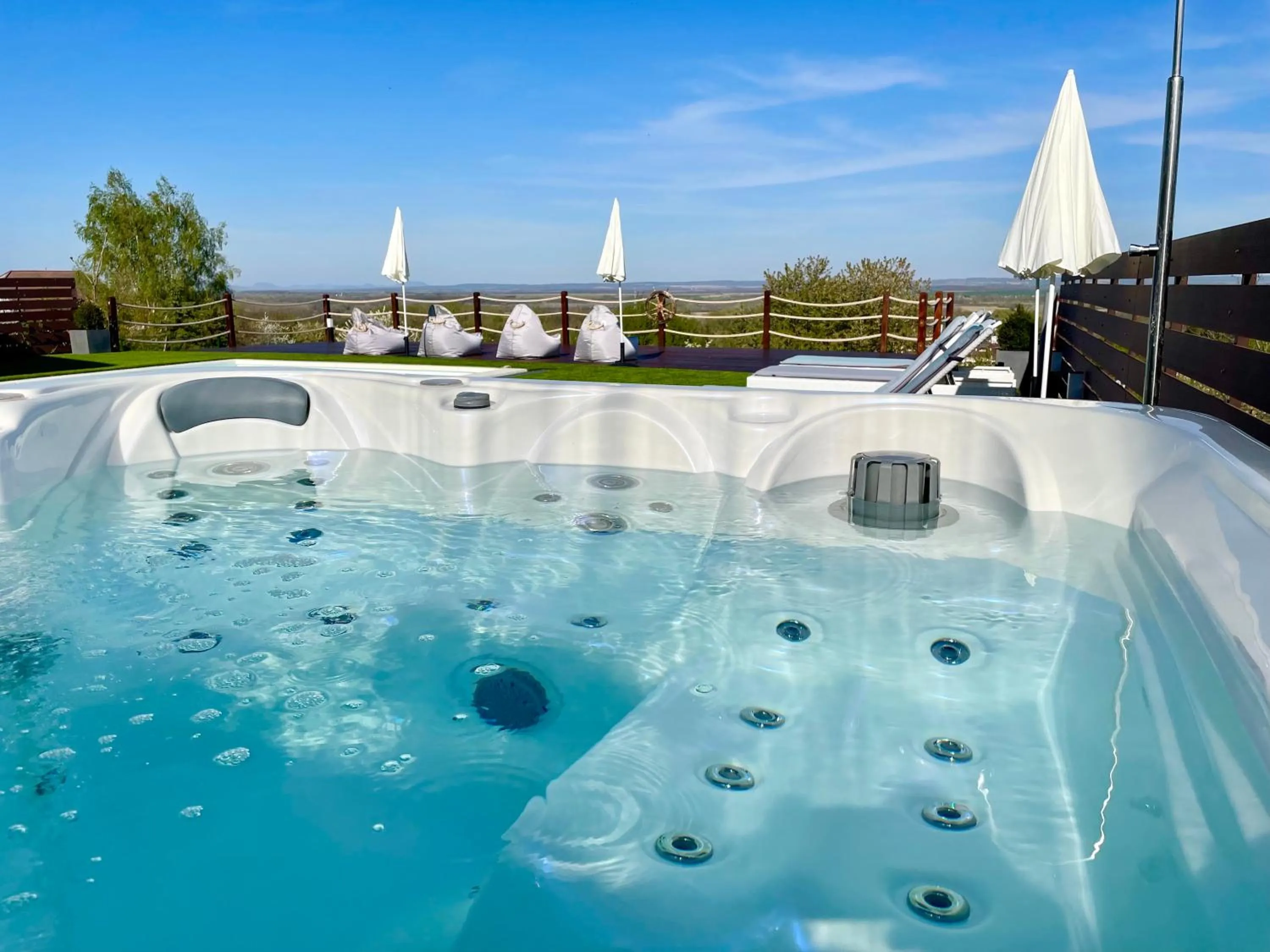 Hot Tub in Love and Dream Élményvilla