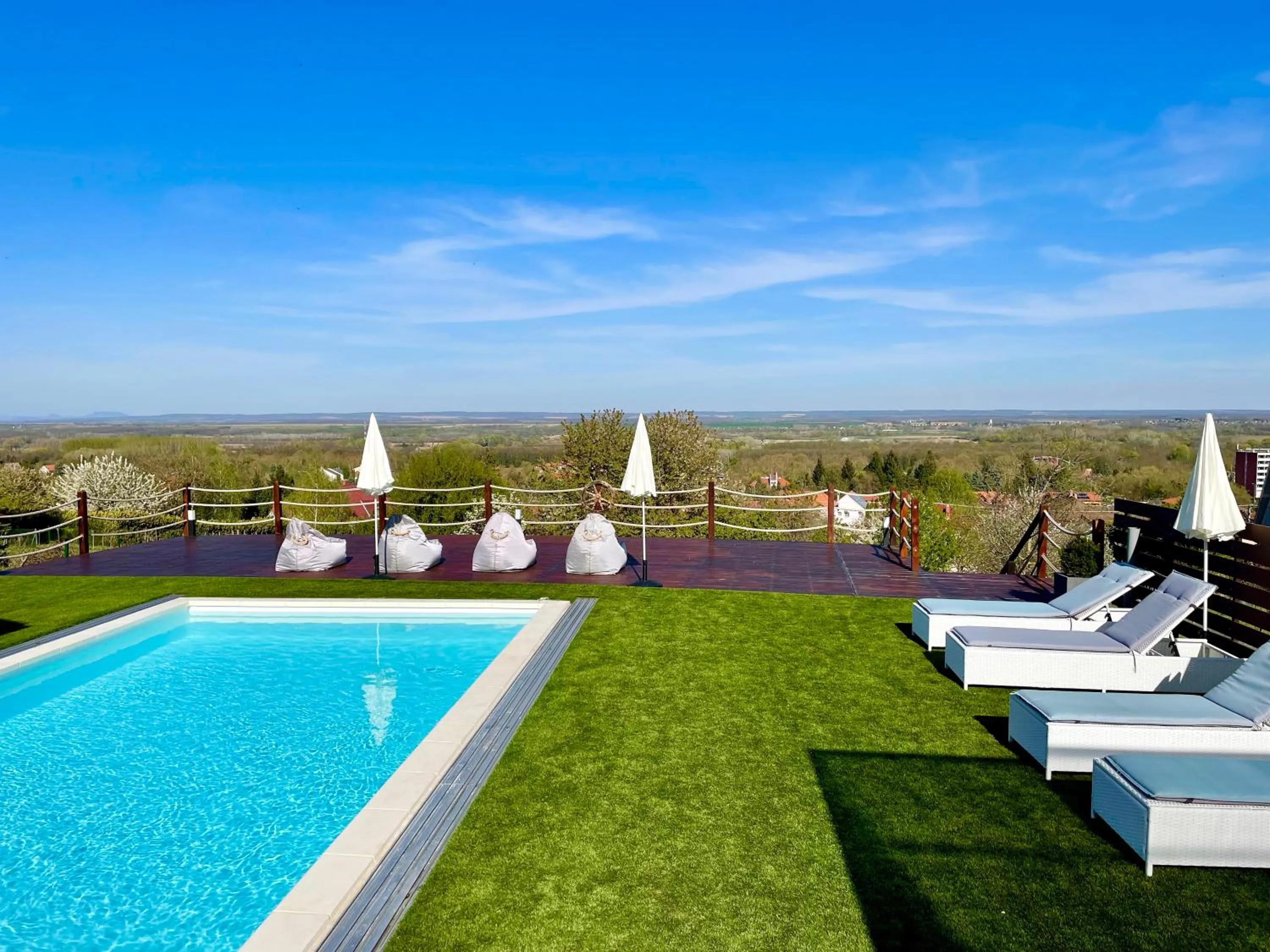 Swimming pool in Love and Dream Élményvilla