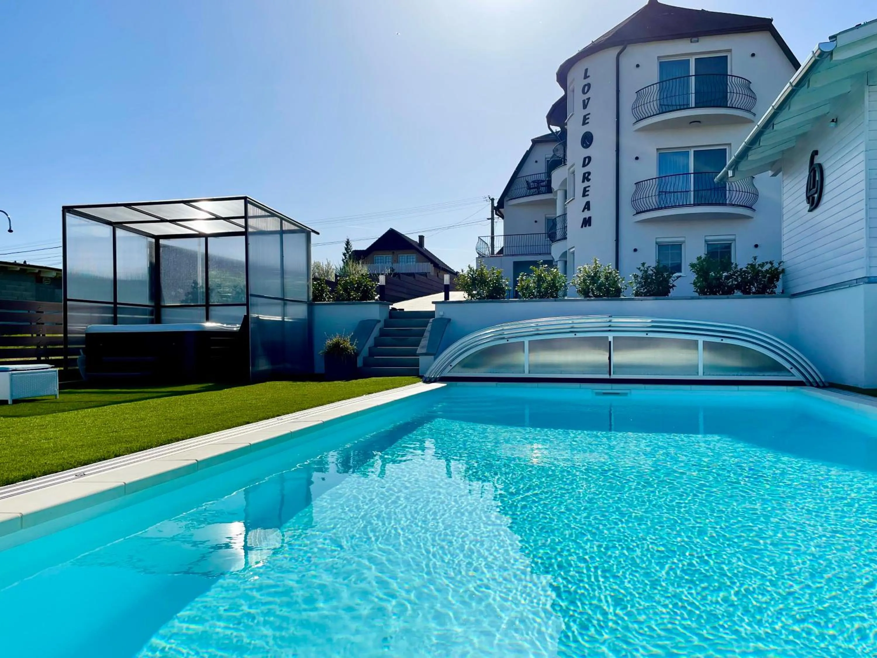 Inner courtyard view in Love and Dream Élményvilla