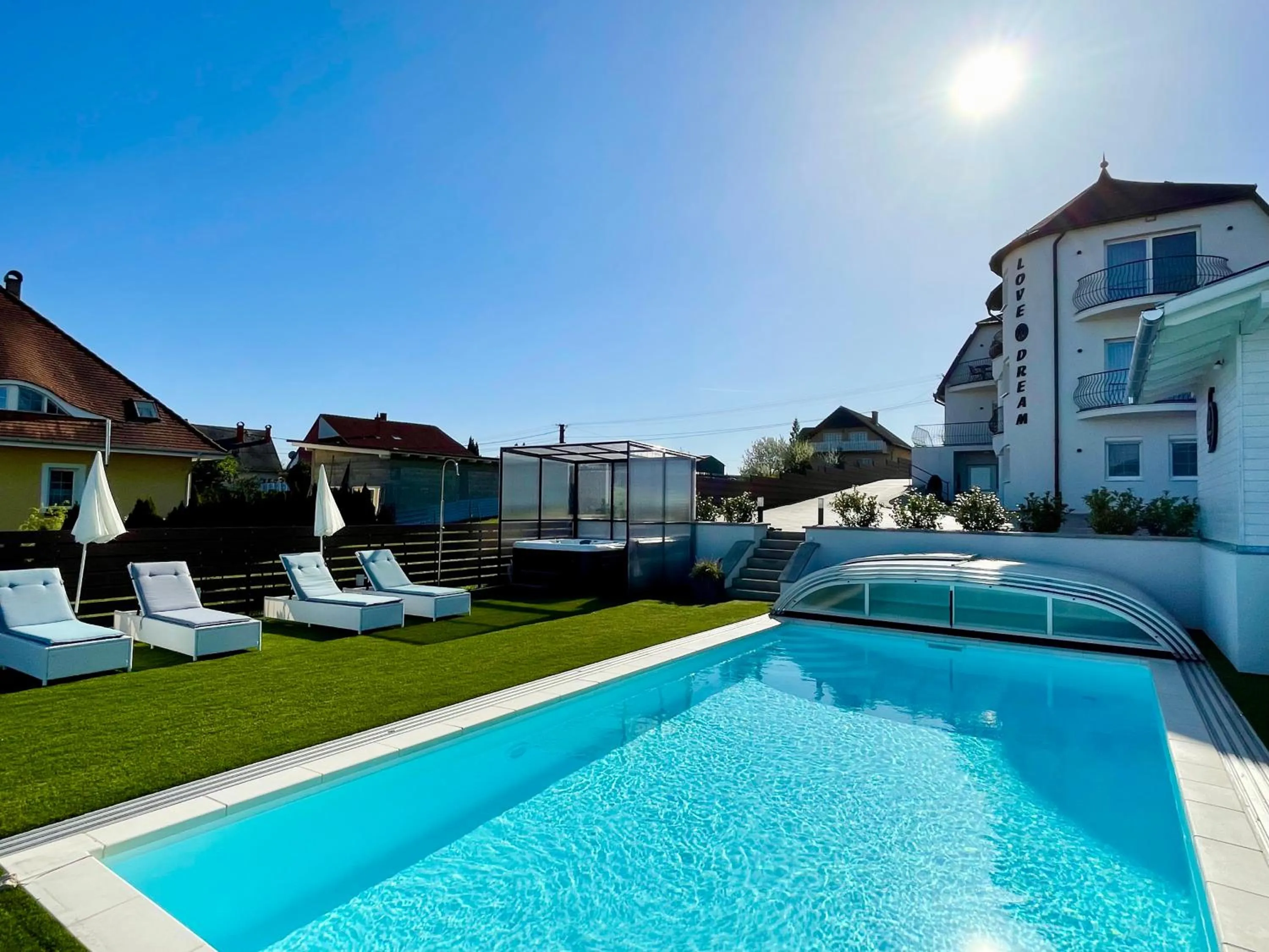 Swimming pool in Love and Dream Élményvilla