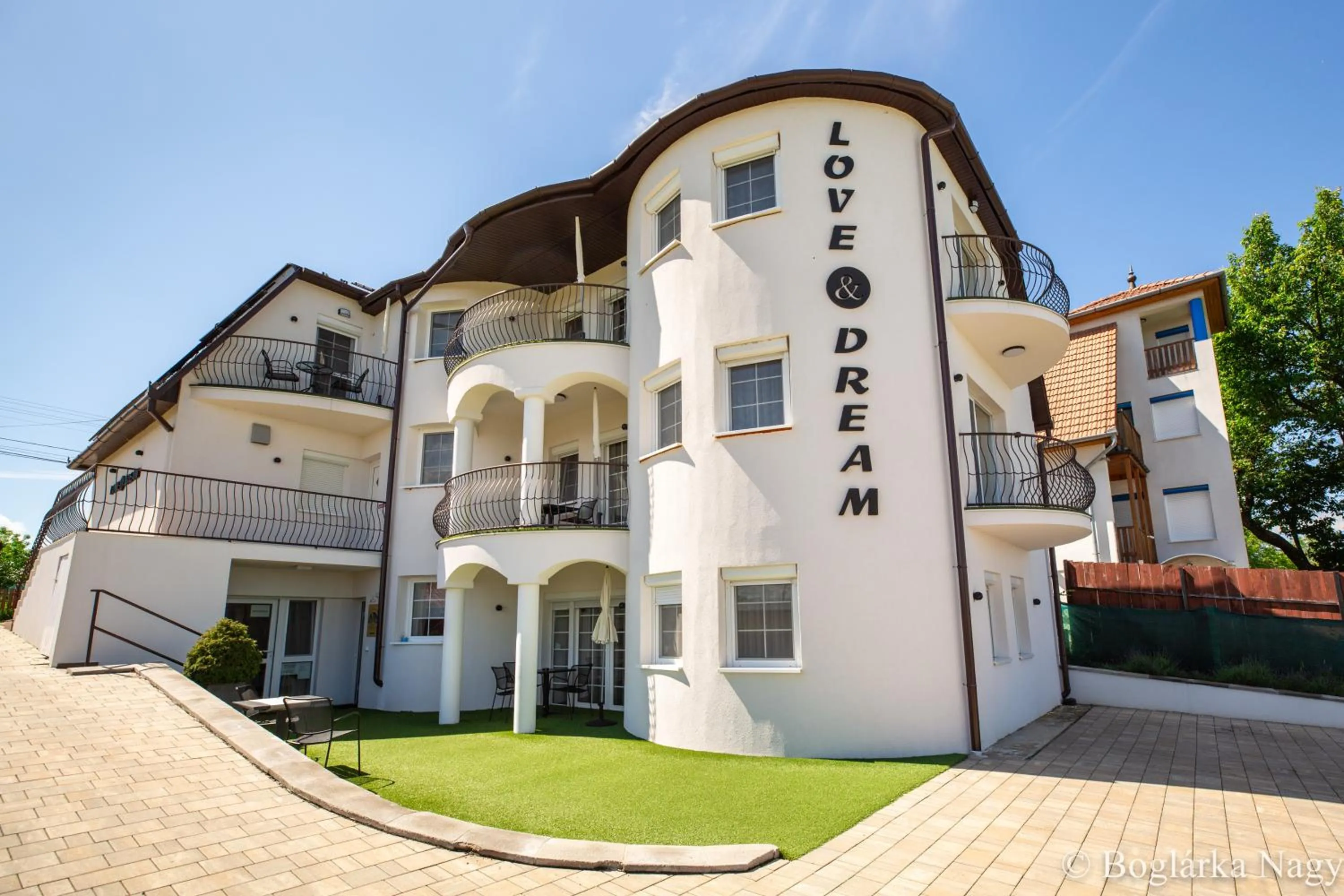 Property building in Love and Dream Élményvilla