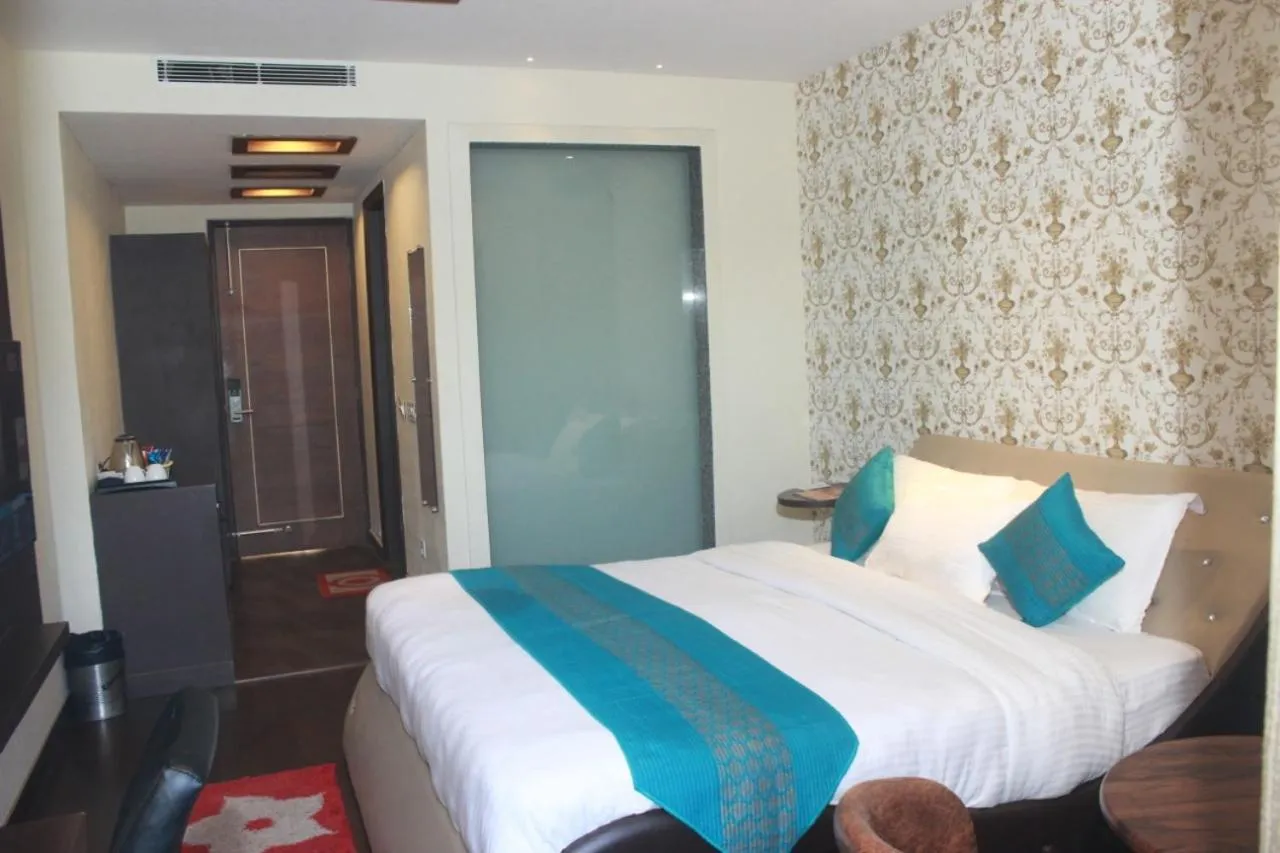 Photo of the whole room, Bed in S S INTERNATIONAL