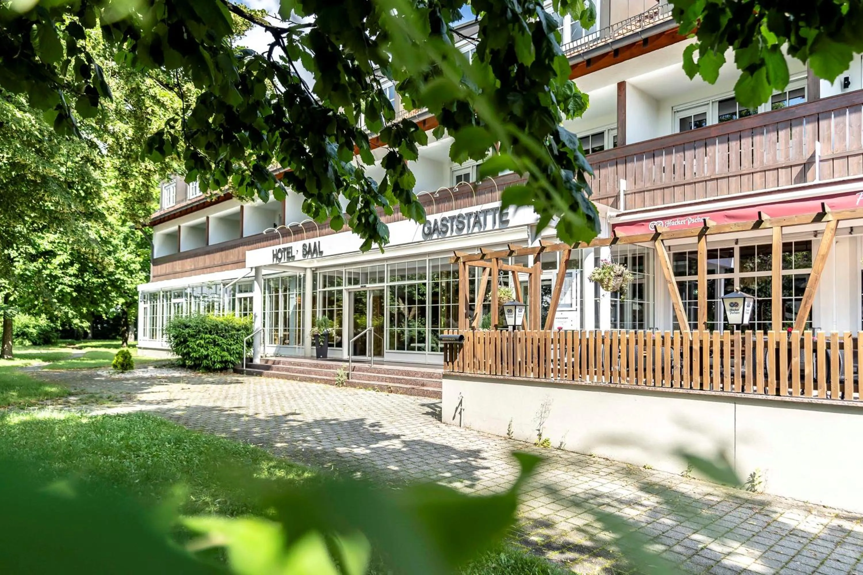 Facade/entrance in Feldmochinger Hof