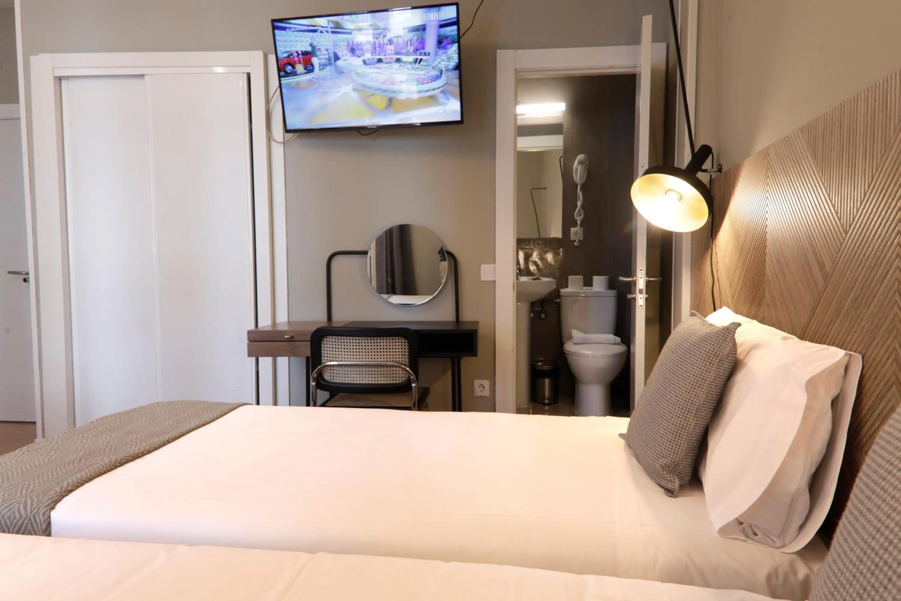 Photo of the whole room, Bed in SUITES YOU Gran Vía