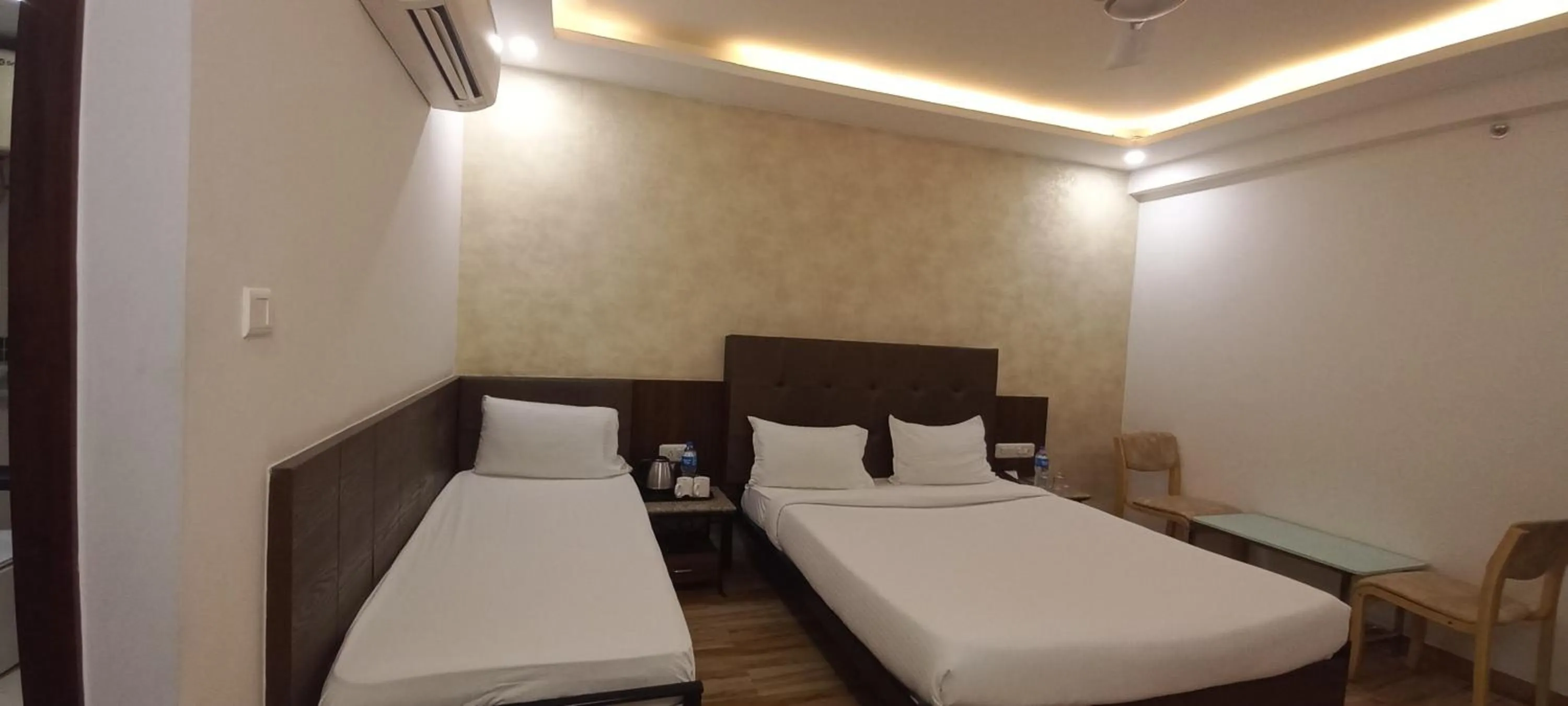 Bed in Pravasa hotel Indore
