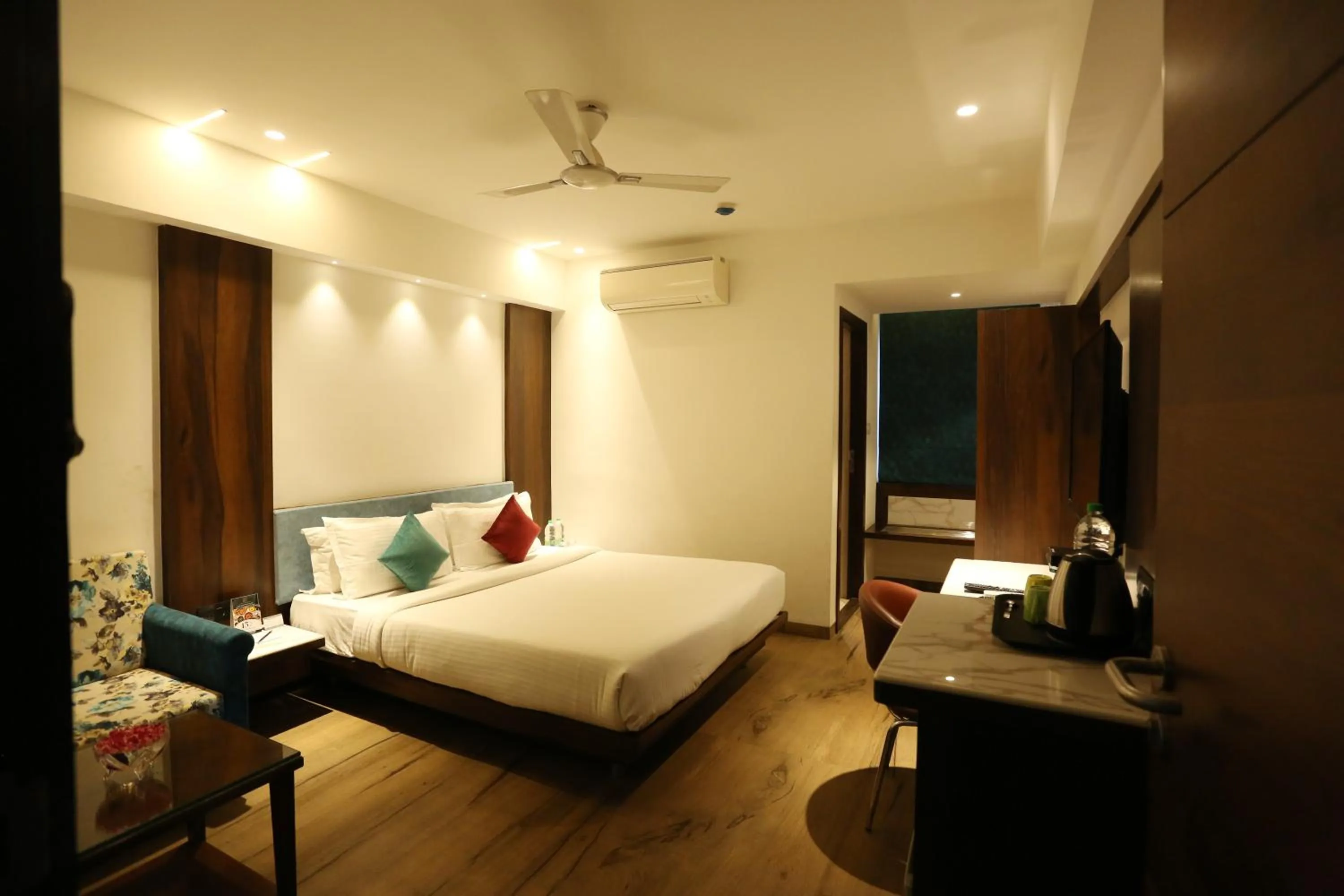 Photo of the whole room, Bed in Pravasa hotel Indore